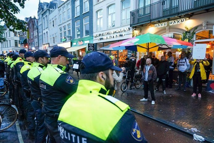 coronaprotesten bij restaurant waku waku gaan door 225 000 euro crowdfunding