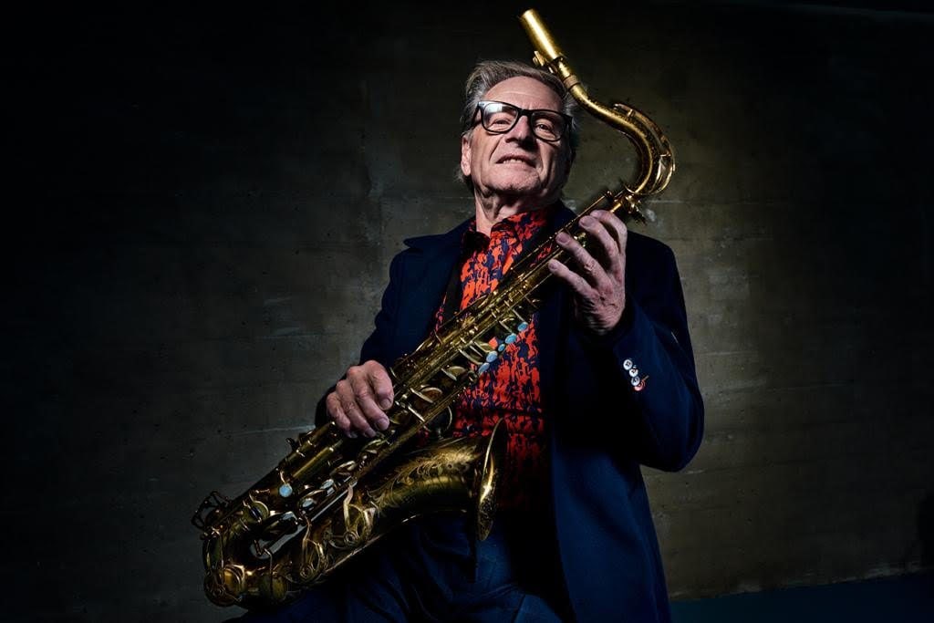 'Early Jazz. Dat was ook een gaaf thema waarbij we naast saxofoons, Berlijnse concertposters, charleston danseresjes en gitaren onze nationale jazzheld Hans Dulfer als ultieme Funky Grandpa hebben gekleed', schrijft Rob Schalker in zijn blog.
