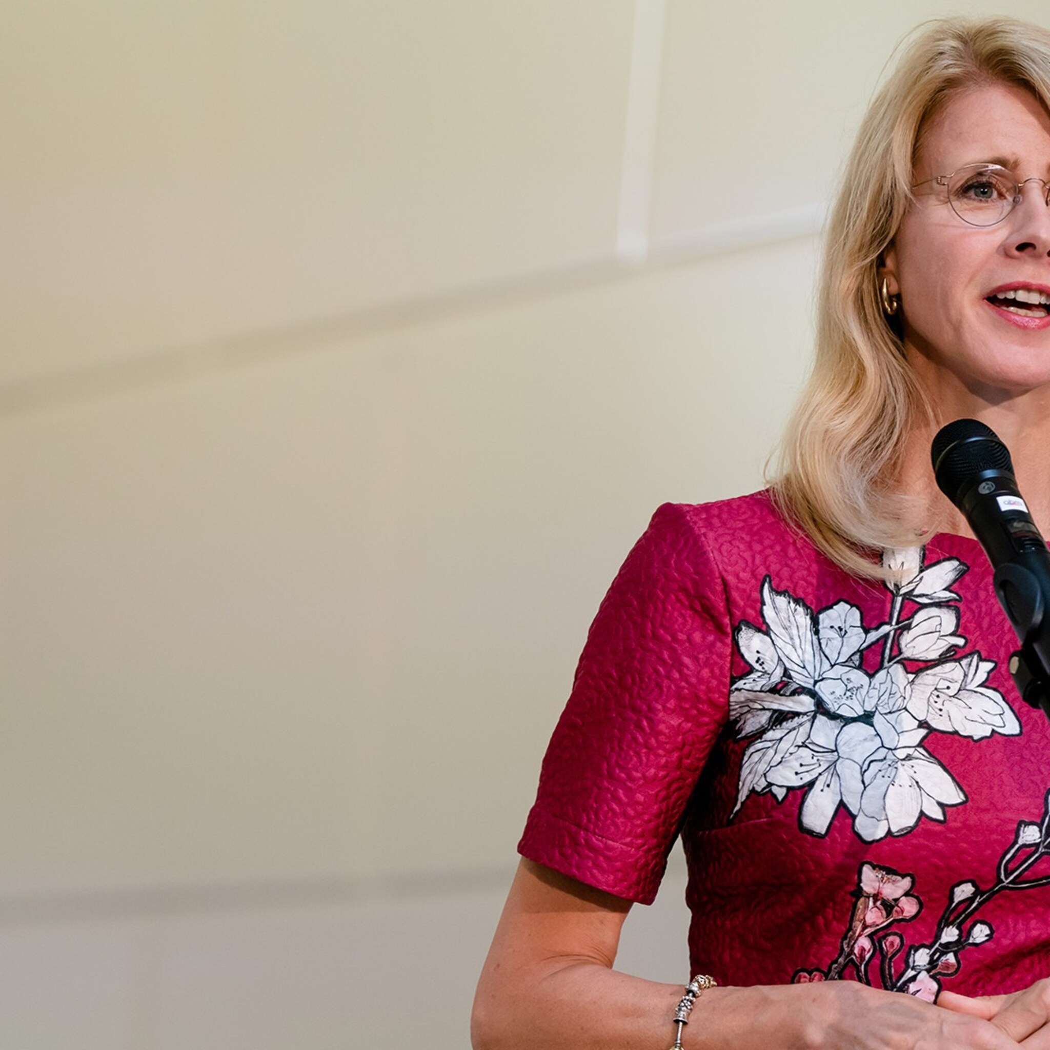 na coronapaskritiek geeft mona keijzer ook kamerzetel op