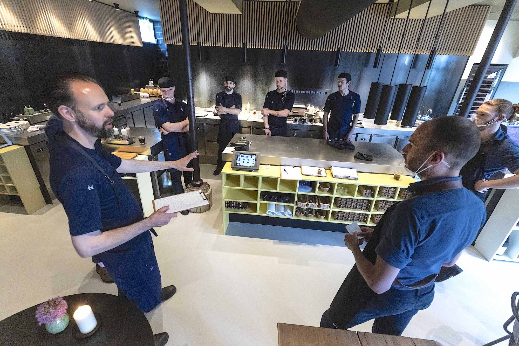 Restaurant De Nieuwe Winkel van Emile van der Staak (l). Foto: Paul Rapp