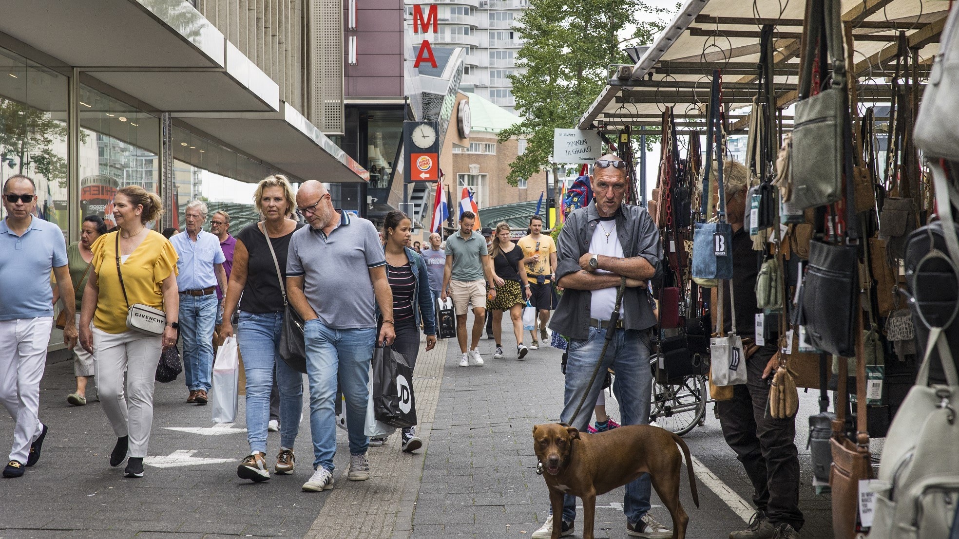 Winkelstraten als die in Rotterdam zijn minder populair sinds de pandemie. Foto: Arie Kievit