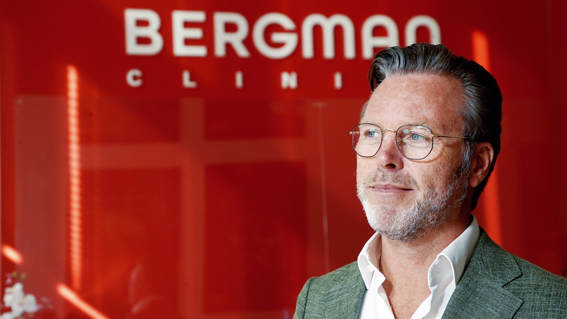 Johnny de Jong: ,,Doel is dat onze medewerkers meer tijd krijgen om met cliënten te praten over dingen die echt belangrijk zijn.'' Foto: Ruud Voest