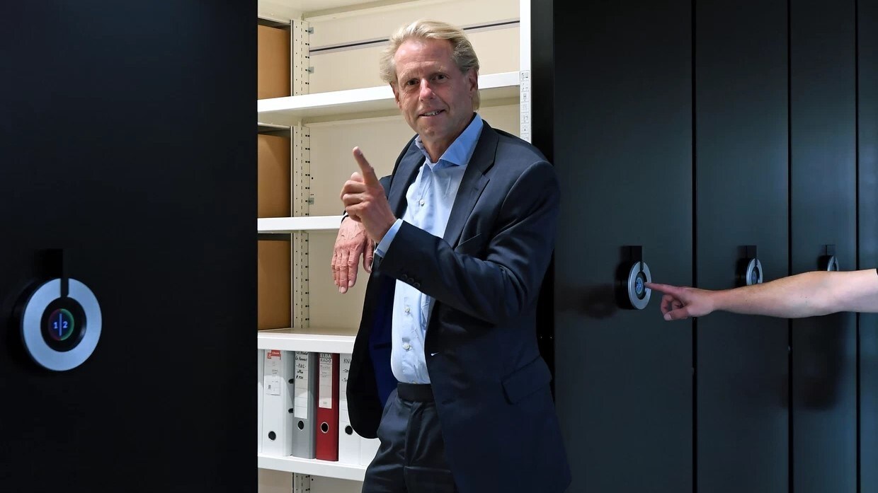 Alexander Collot d’Escury, directeur van Bruynzeel Storage Systems: ,,Meestal ligt meer dan 90 procent van de collecties van musea in depot.'' Foto: Marcel van den Bergh
