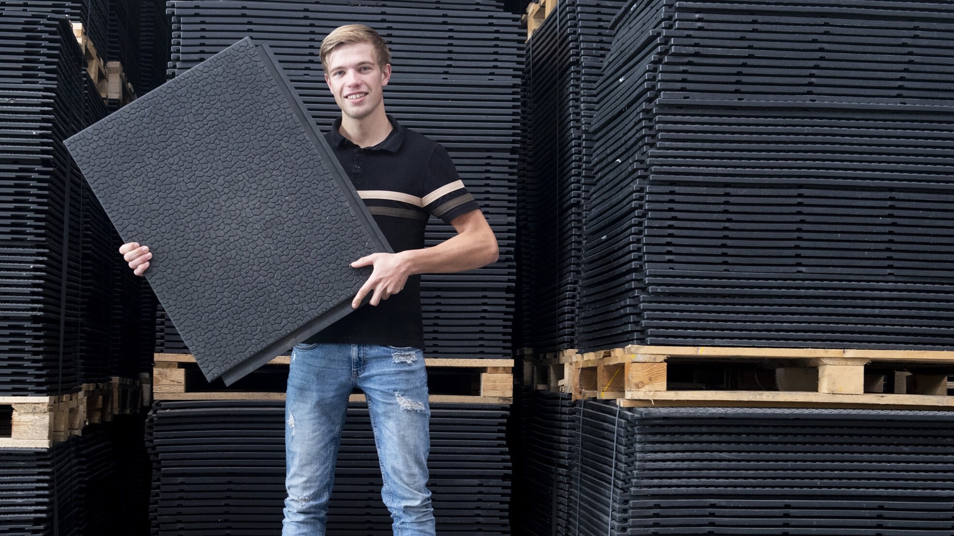 Pieter van Middelaar in zijn bedrijfshal. RodneyPhotography