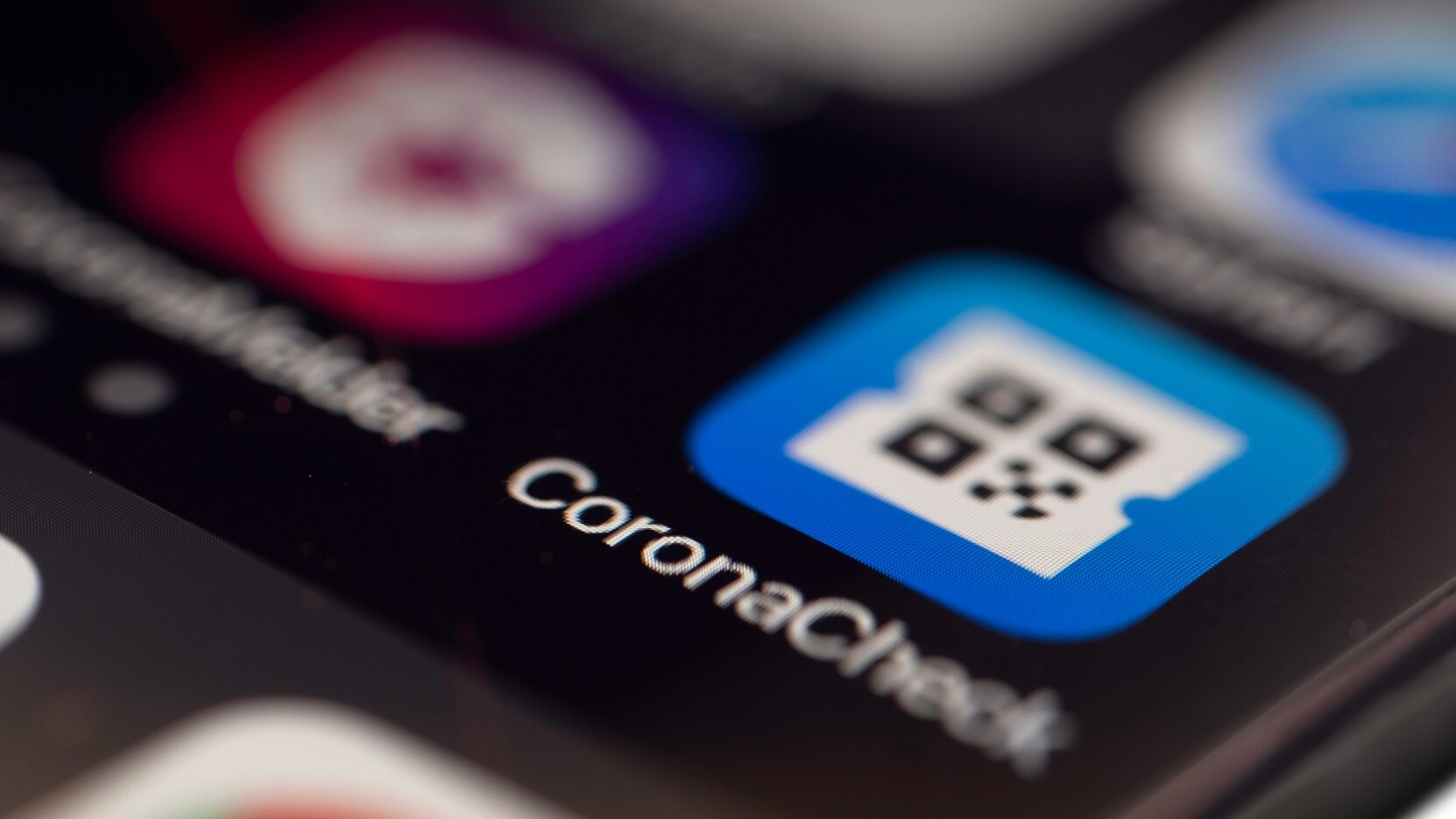 Het scannen van de CoronaCheck-app kost horecaondernemers en uitbaters van poppodia extra tijd en geld. Foto: Shutterstock
