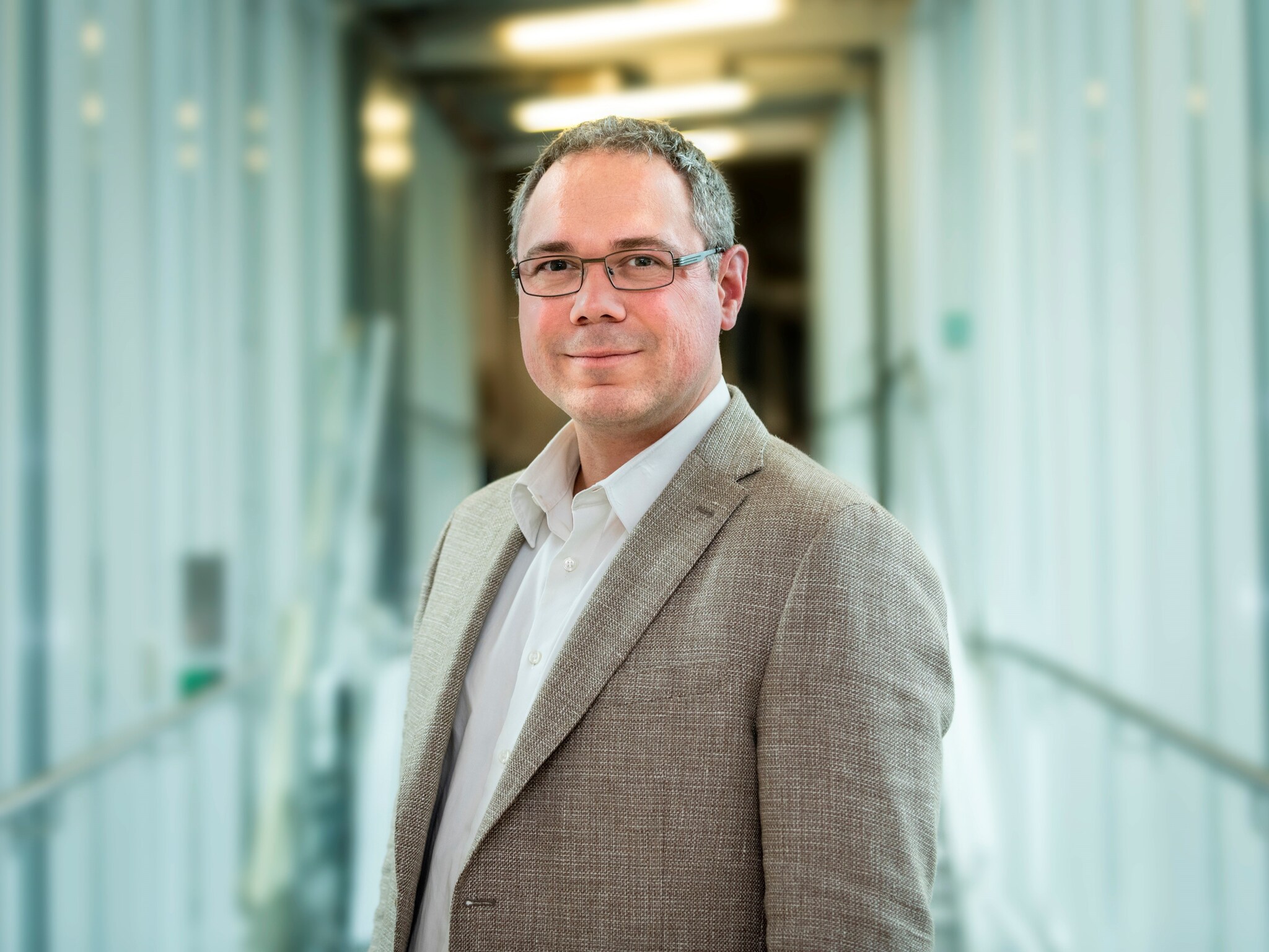 Prof. dr. Tom Mom – Hoogleraar Strategische Groei, Erasmus Universiteit Rotterdam
