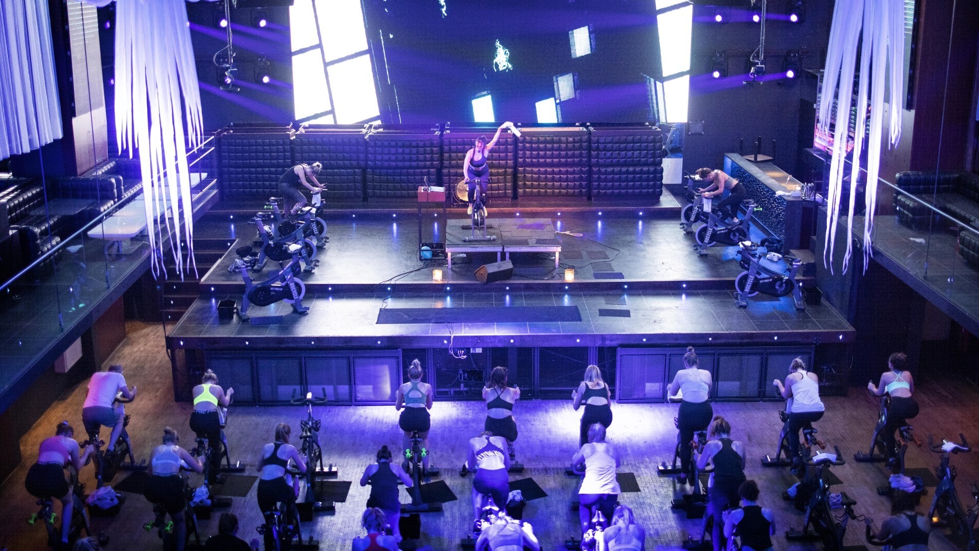 Waar nu nog gespind wordt mag vanaf 25 september weer worden gedanst. Discotheken en nachtclubs mogen dan, net als de andere horecagelegenheden, tot middernacht weer open zijn. Foto: ANP