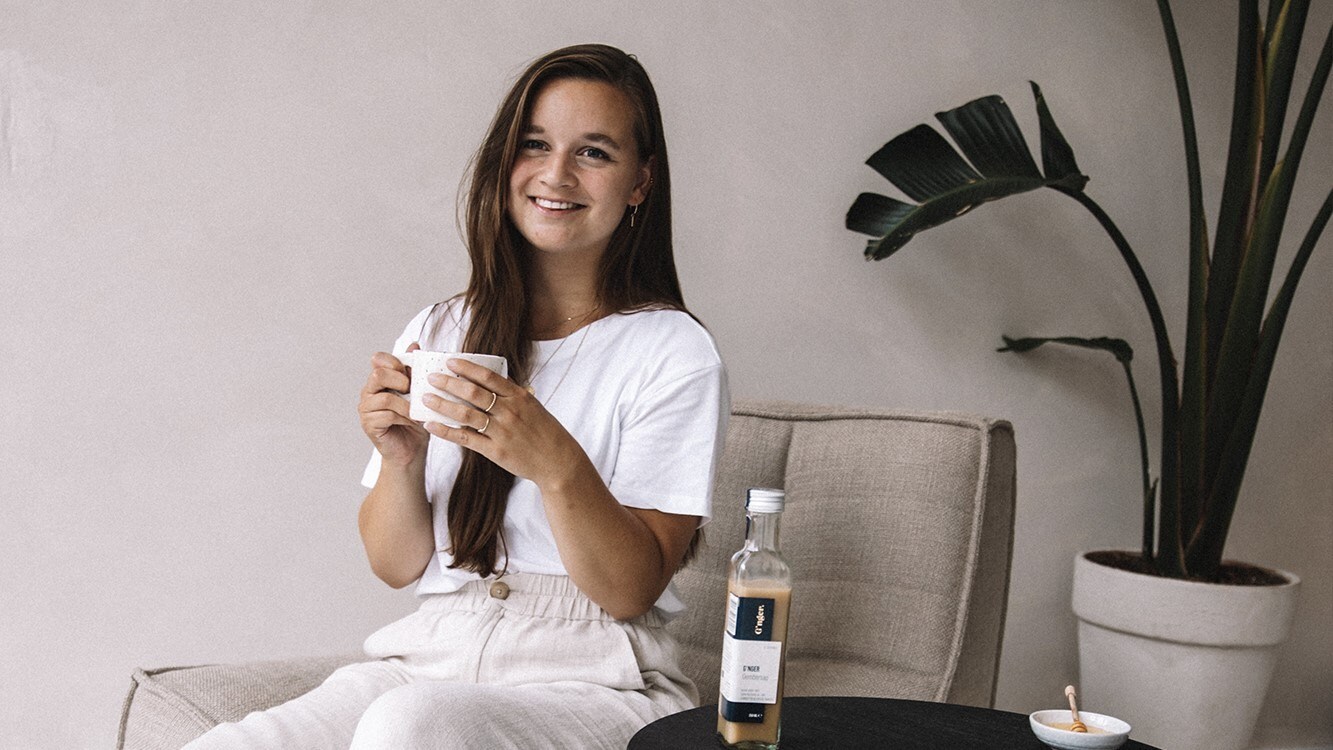 Samantha van der Leest: ,,Het consumeren van dit goedje helpt tegen ochtendmisselijkheid bij zwangere vrouwen.'' Foto's: G'nger