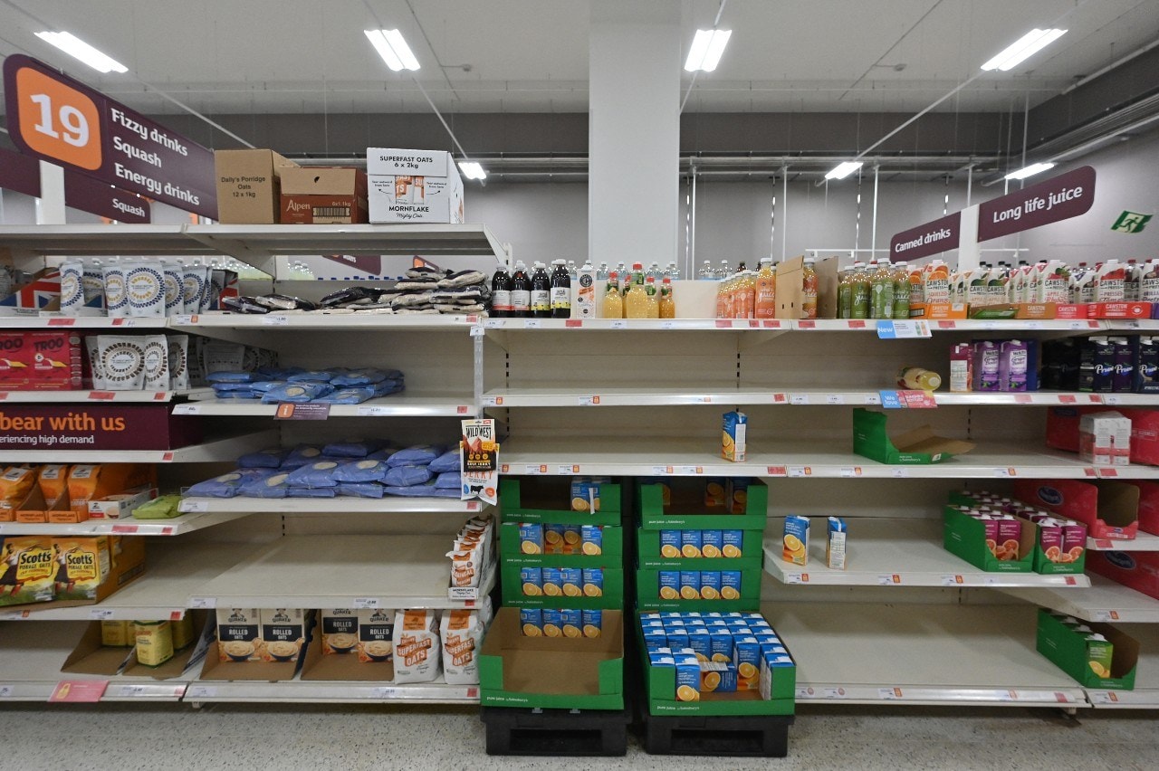 Lege schappen in tal van Britse winkels. Foto: ANP.