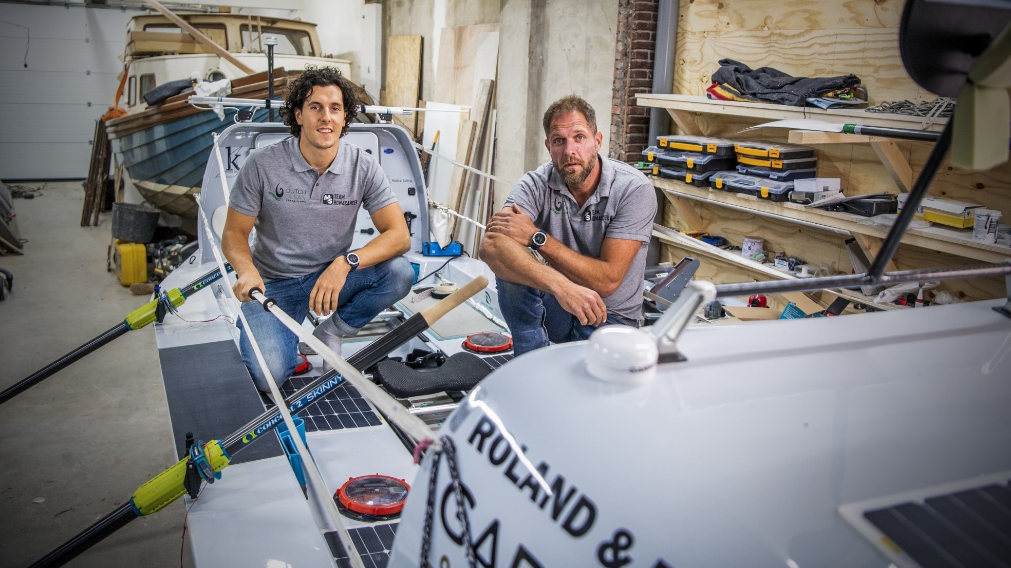 Begin december 2020 namen Mark Slats en Kai Wiedmer (zwart haar) deel aan de Talisker Whisky Atlantic Challenge (TWAC). Dit is een race waarbij ze in een 5000 kilometer lange tocht de Atlantische oceaan oversteken van het Canarische eiland La Gomera naar Antigua. Foto: Frank de Roo