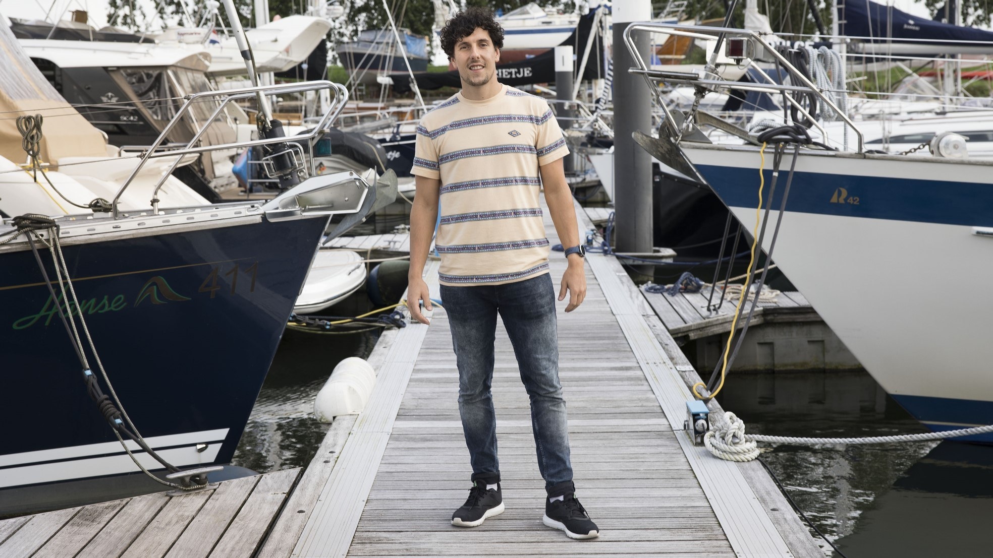 Roeier en ondernemer Kai Wiedmer bij de jachthaven bij Numansdorp. Foto: Arie Kievit