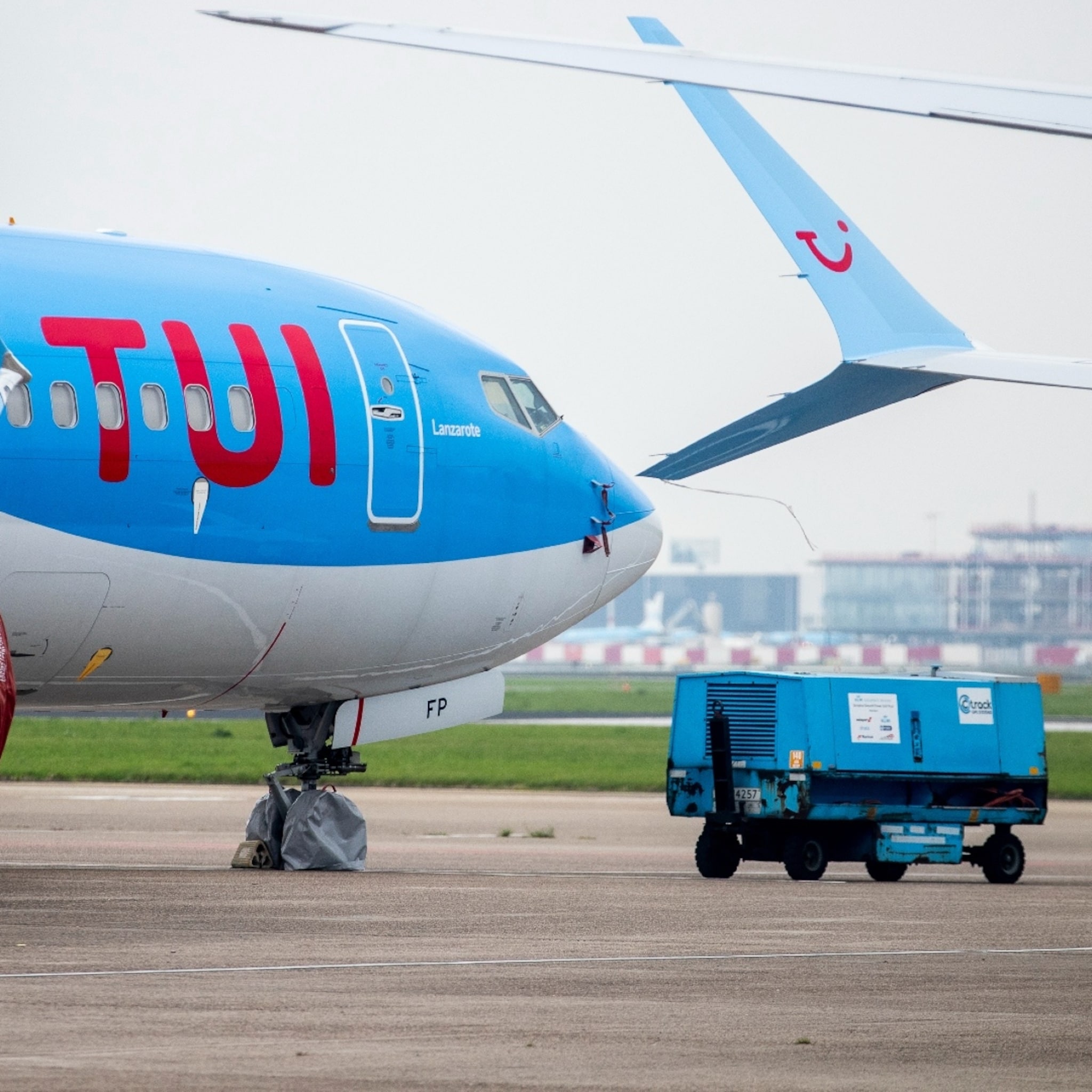 tui vliegt enkele keren per week met leeg vliegtuig tussen schiphol en eindhoven