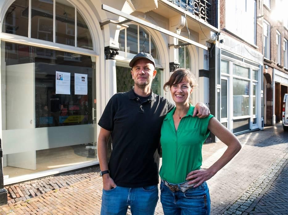 Stephen Nieuwenhuis en Anouk Hermanides openen in oktober de eerste vestiging van Copper Branch op de Steenweg in Utrecht-centrum. In dit restaurant is uitsluitend plantaardig eten en drinken te verkrijgen. Foto: AD/Marnix Schmidt.
