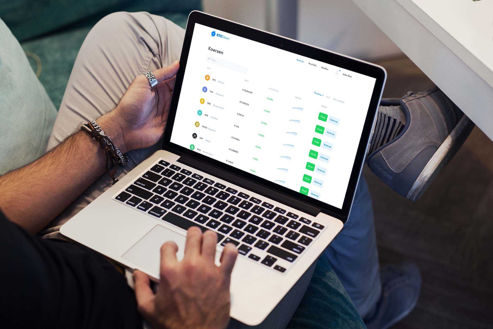 Via het nieuwe handelsplatform kunnen gebruikers euro’s storten en hiermee veilig cryptomunten kopen. Foto: BTC Direct.