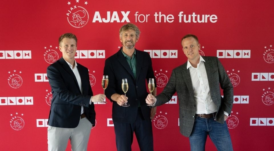 Davy Stevens (links op foto): ,,Steeds meer mensen staan open voor cryptovaluta, ook bij voetbalclubs.” Foto: Ajax