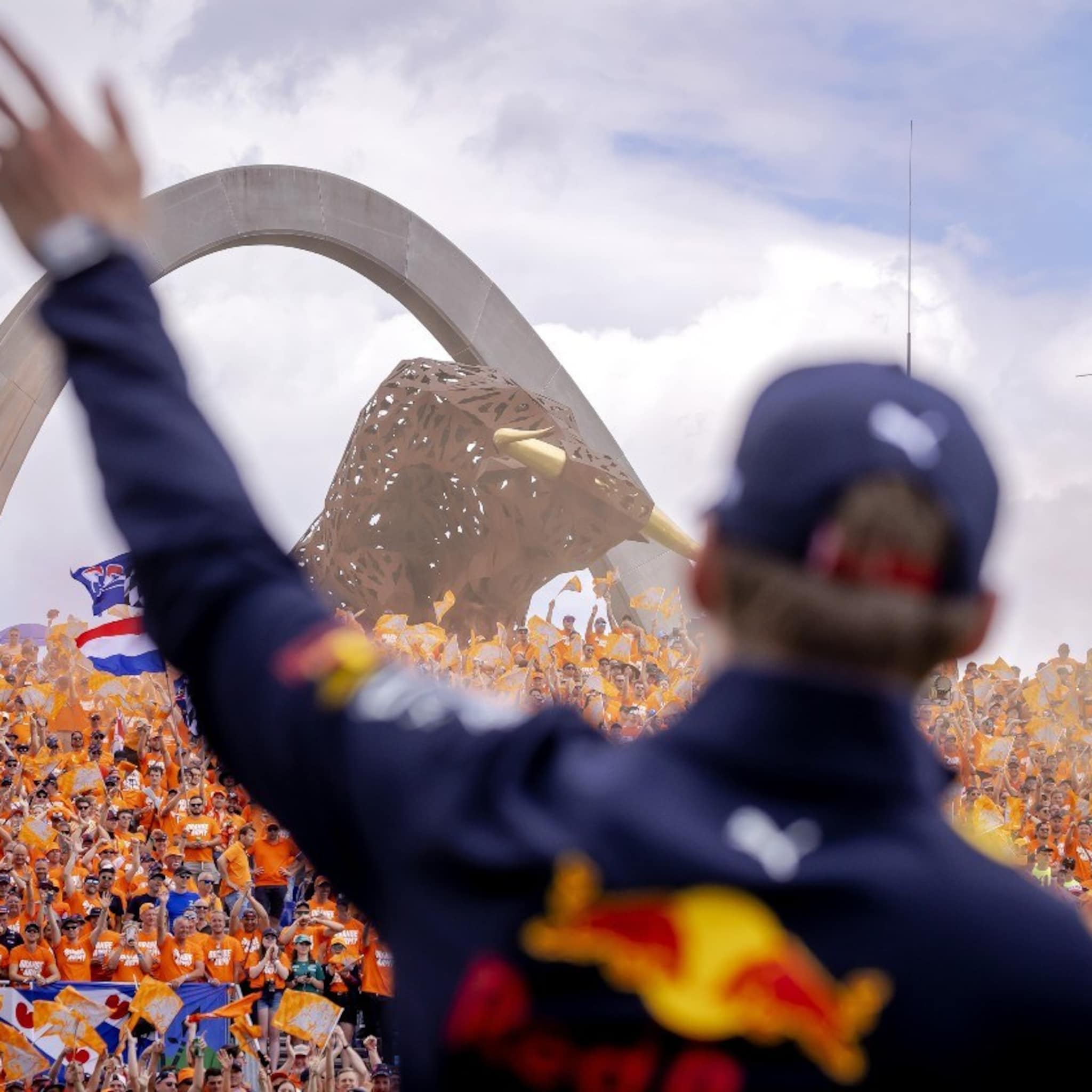 max verstappen cap 60 euro de psychologie achter formule 1 merchandise