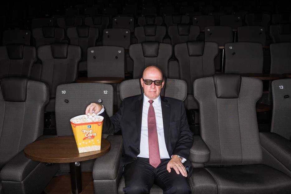 'Een bioscoop lijkt doodsimpel: een filmdoek, popcorn en cola. Maar ik kan u verzekeren: nu pas, na bijna 14 jaar, krijg ik het gevoel dat ik het helemaal snap.' Foto: DeMorgen/Wouter Maeckelberghe.