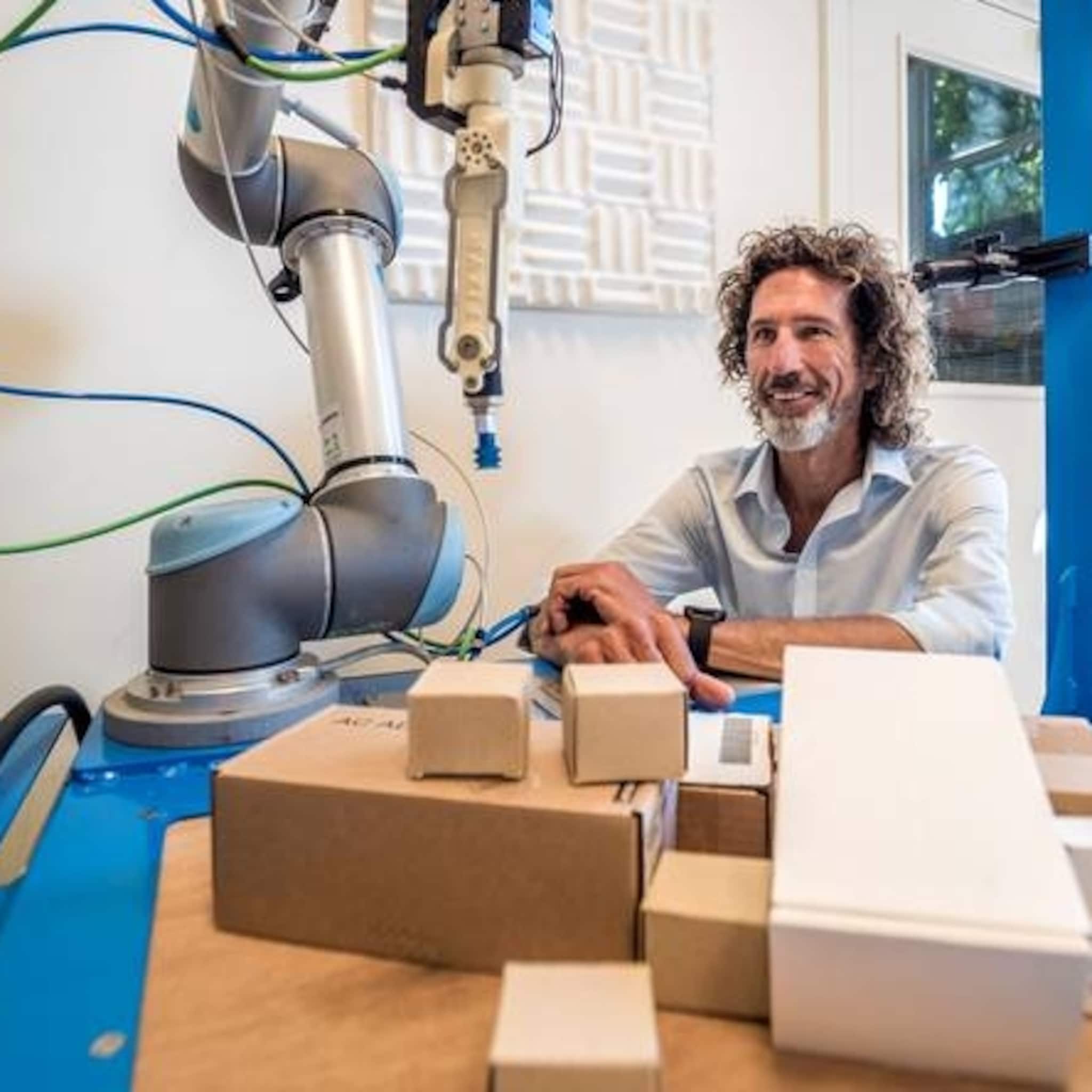 delftse pionier lanceert robot die orders pickt en verpakt we zitten met de groten der aarde aan tafel