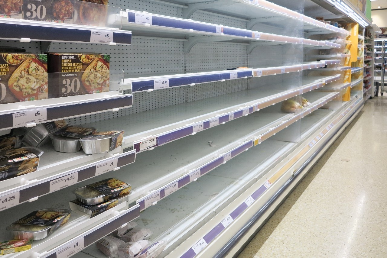 Alle grote supermarktketens spreken over verder toenemende schaarste, sommigen durven zelfs openlijk Brexit als schuldige aan te wijzen. Dat het probleem amper in Noord-Ierland (of in de rest van Europa) speelt geeft wel aan de pandemie maar een bijzaak is.