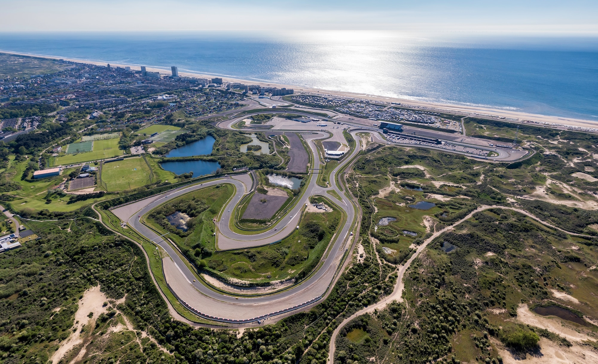 Blije hoteluitbaters in Zandvoort, dankzij het Formule 1-event over twee weken is zo'n beetje alles in de omgeving volgeboekt. Foto: Shutterstock