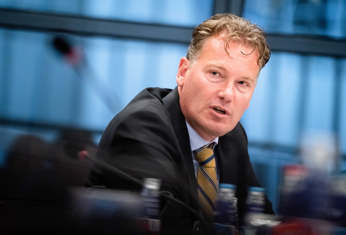 Pieter Hasekamp (CPB): 'Wat we nu zien is dat er in sommige sectoren mensen echt thuis zitten, omdat die steun afhankelijk is van het aantal mensen dat een bedrijf in dienst houdt. Een bedrijf hoeft niet per se om te vallen, maar het kan ook zijn dat een deel van het personeel ergens anders gaat werken, omdat het bedrijf zal moeten reorganiseren'. Foto: BD.