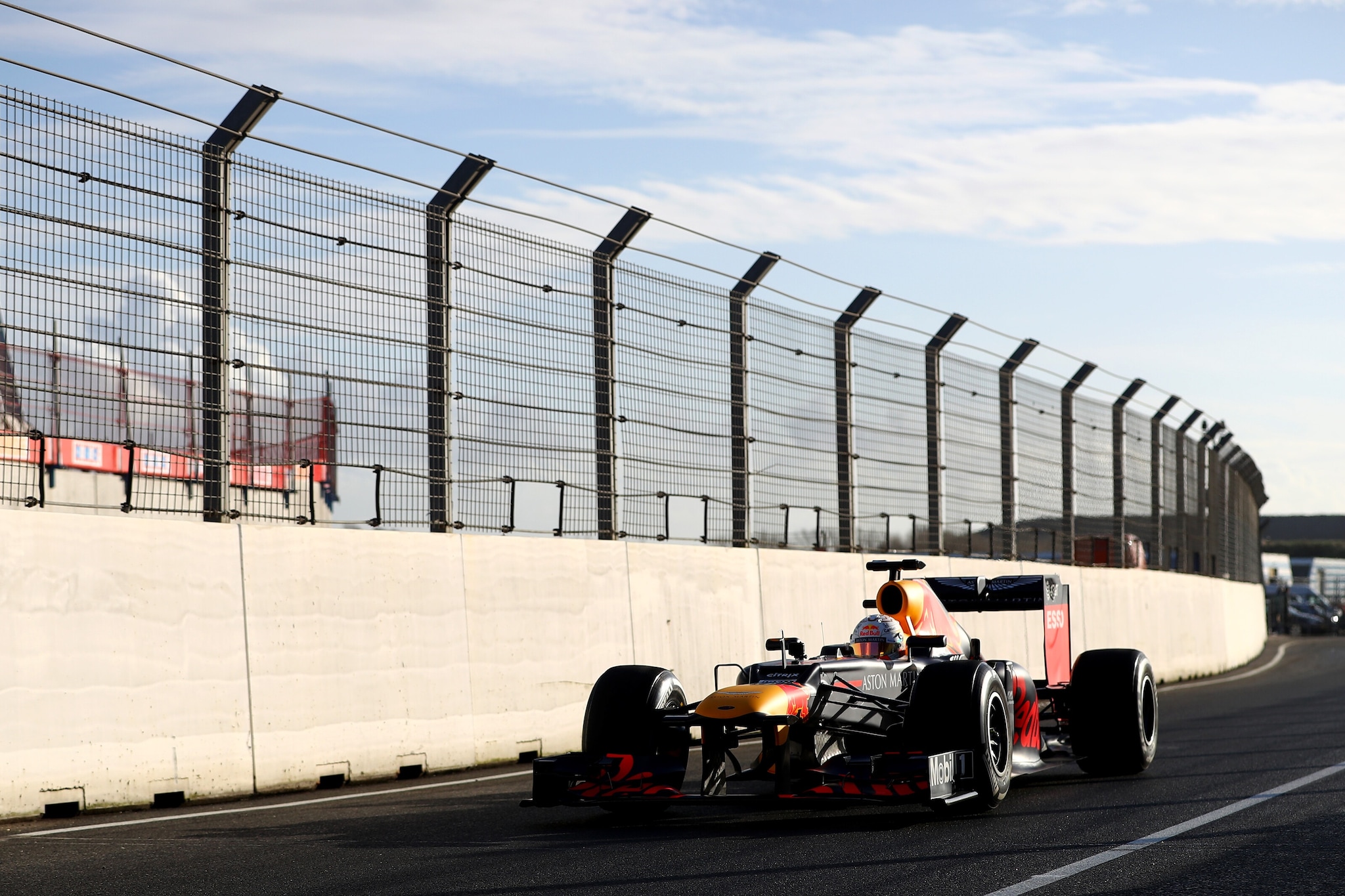 Max Verstappen bij zijn eerste kennismaking met het nieuwe asfalt van Circuit Zandvoort. Foto: Red Bull.