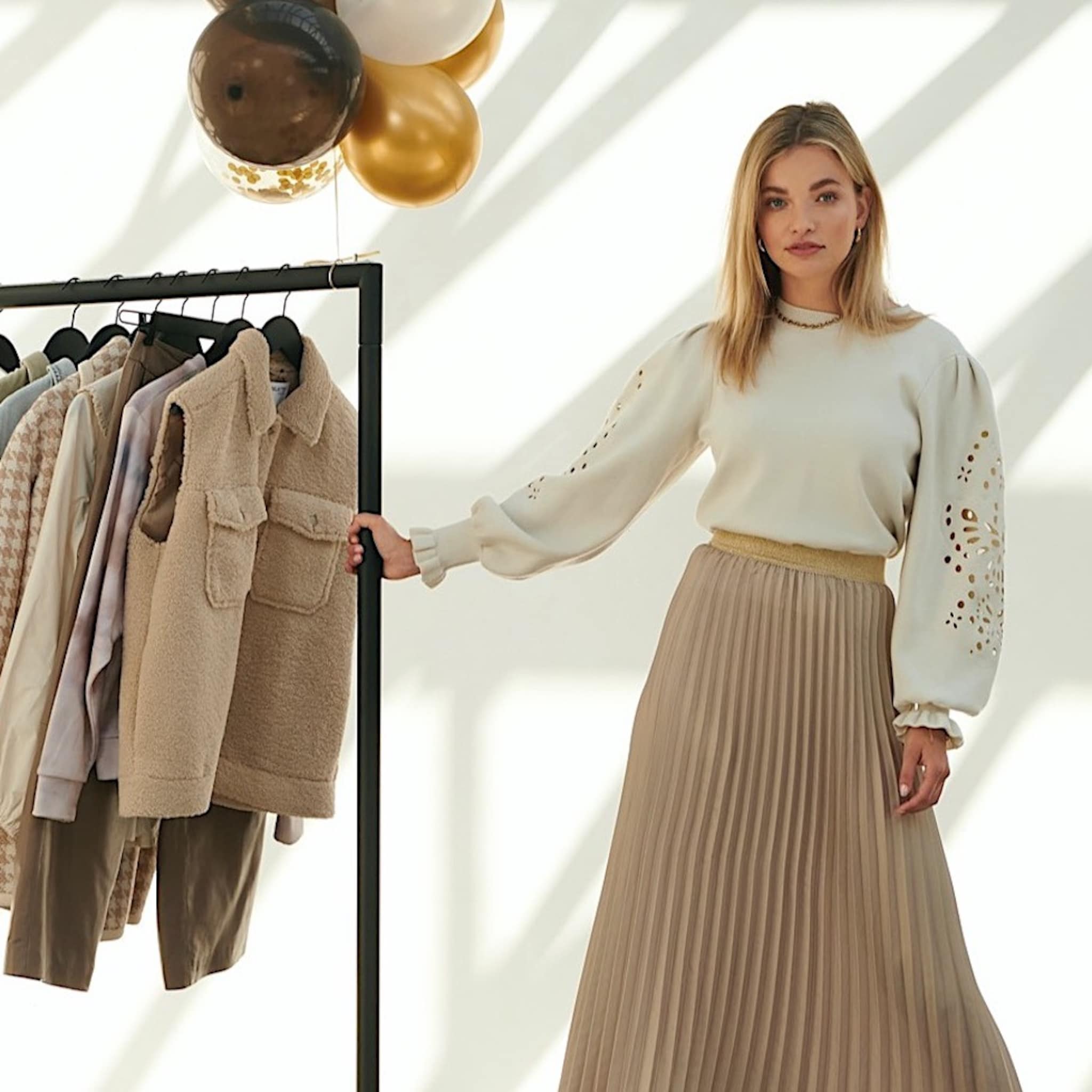 schoenenretailer maakt stap naar fashionwereld omoda start met online kledingverkoop