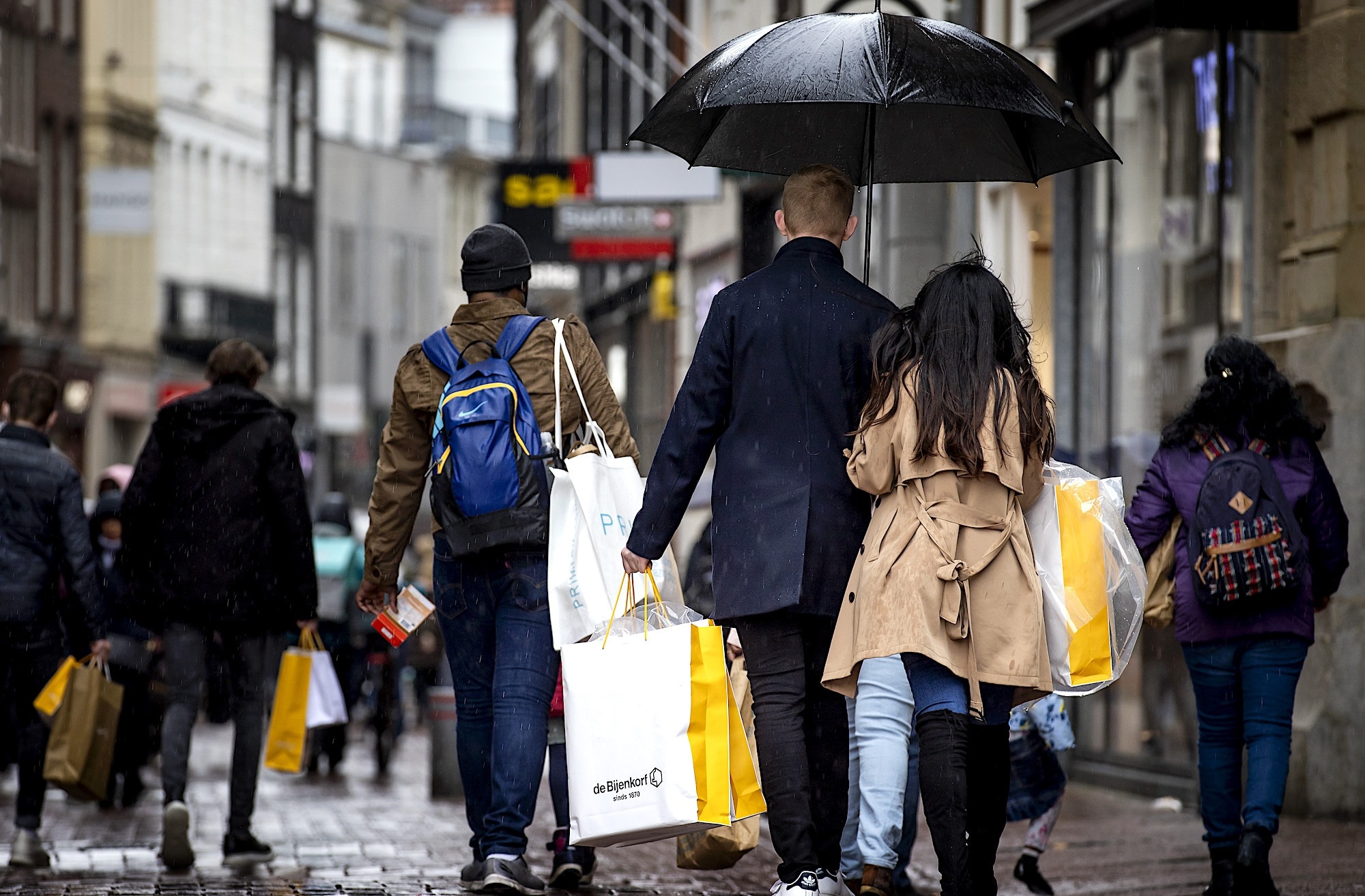 De economie is gegroeid. De groei valt samen met het einde van de lockdown en de heropening van de horeca en winkels. Foto: ANP.