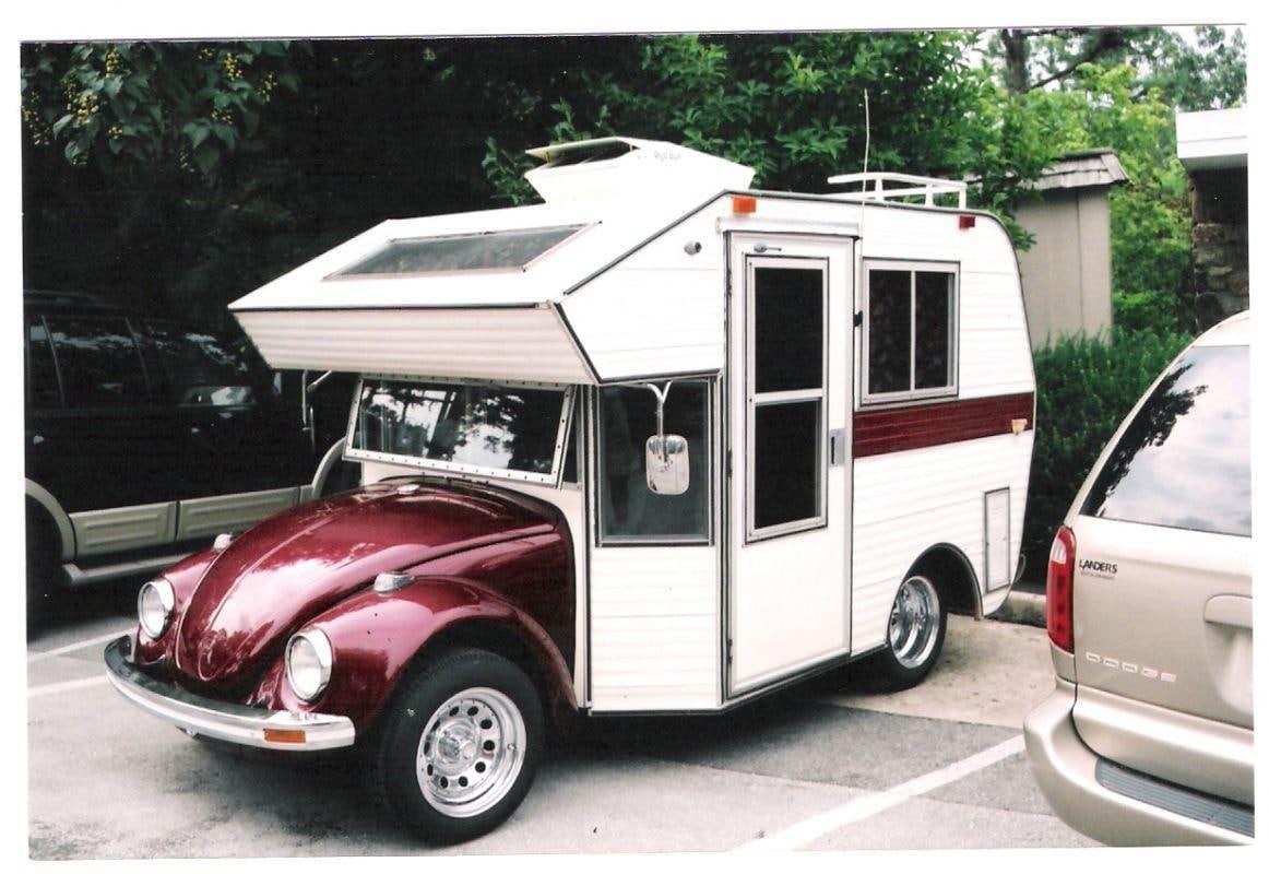 Je eigen creativiteit en handigheid inzetten? Dan is het zelf ombouwen van een auto tot camper wellicht een leuk plan. Foto: Autoweek