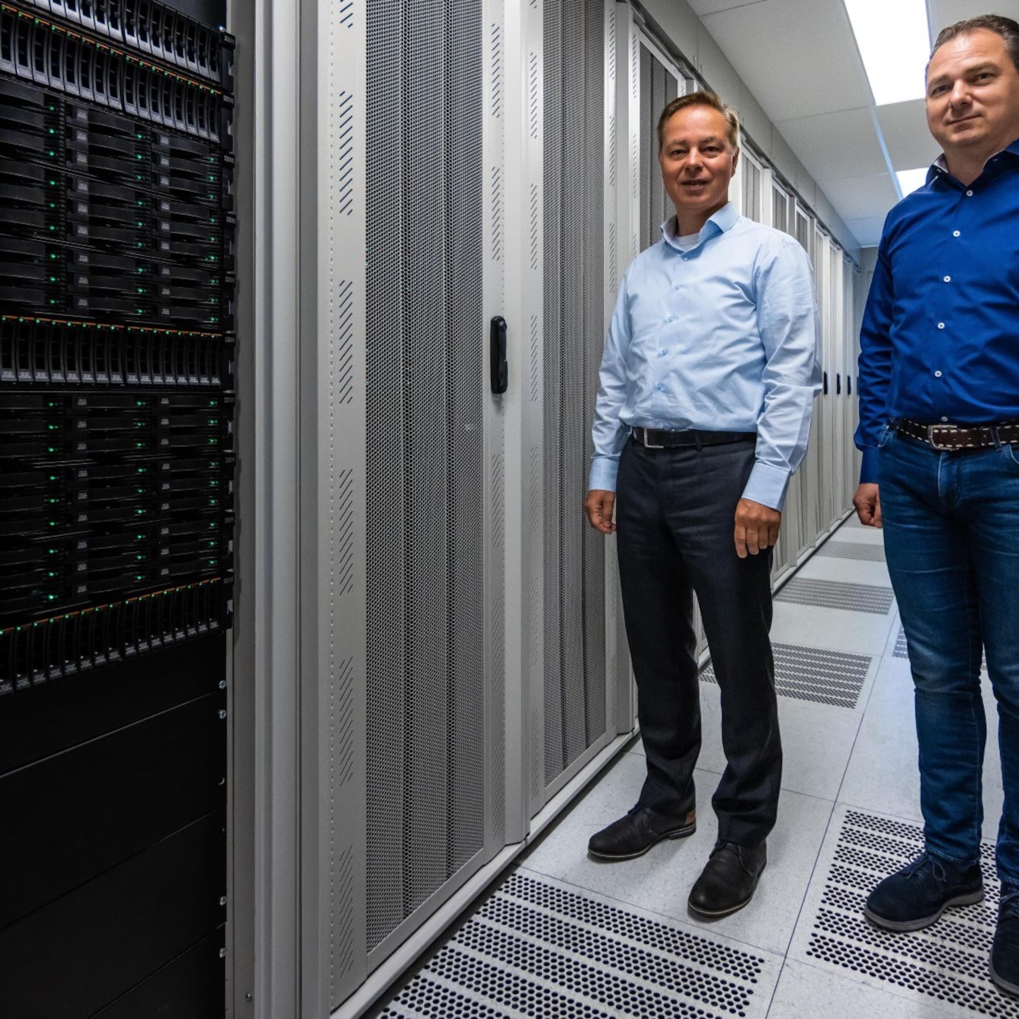 dit datacentrum in den bosch draait dag en nacht op volle kracht zodat wij online kunnen blijven