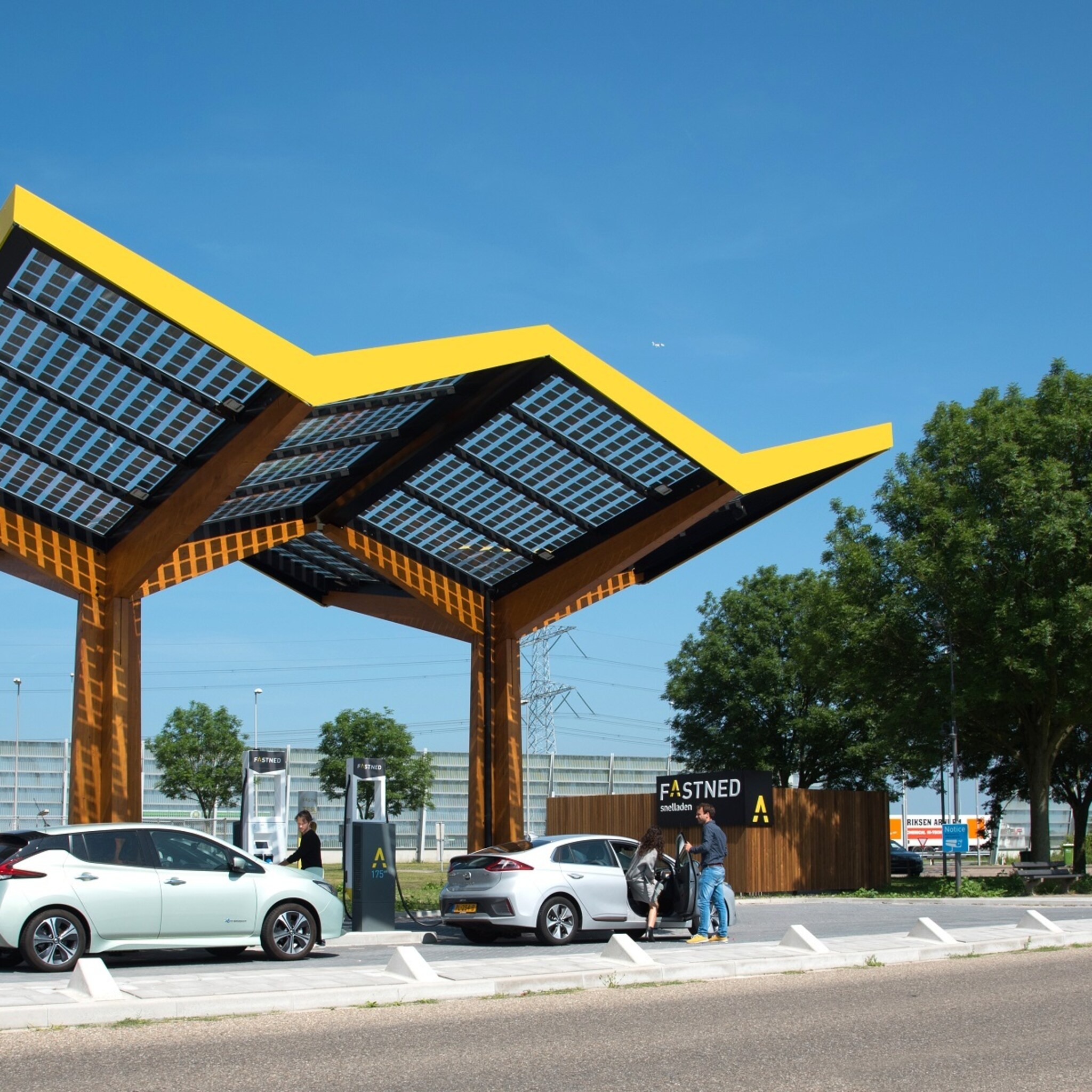 snellaadbedrijf fastned groeit door toename elektrische auto s