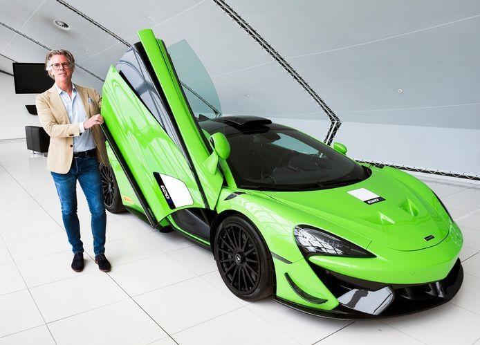 Directeur Arjen van Beek van Louwman Exclusive bij een McLaren van 415.950 euro. Foto: AD/Marnix Schmidt.