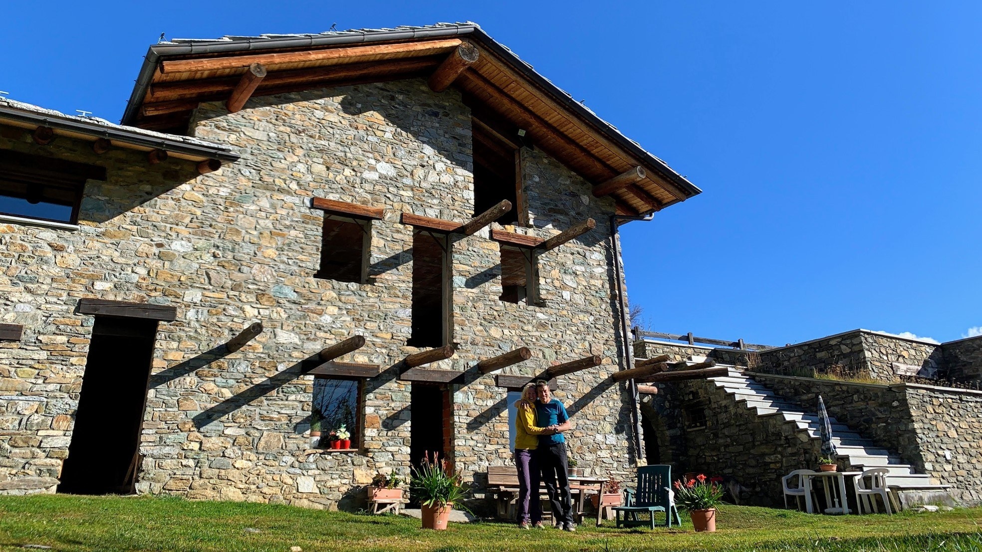 Jantiene en Allard van Lingen voor hun Casa di Montagna de Thouraz.