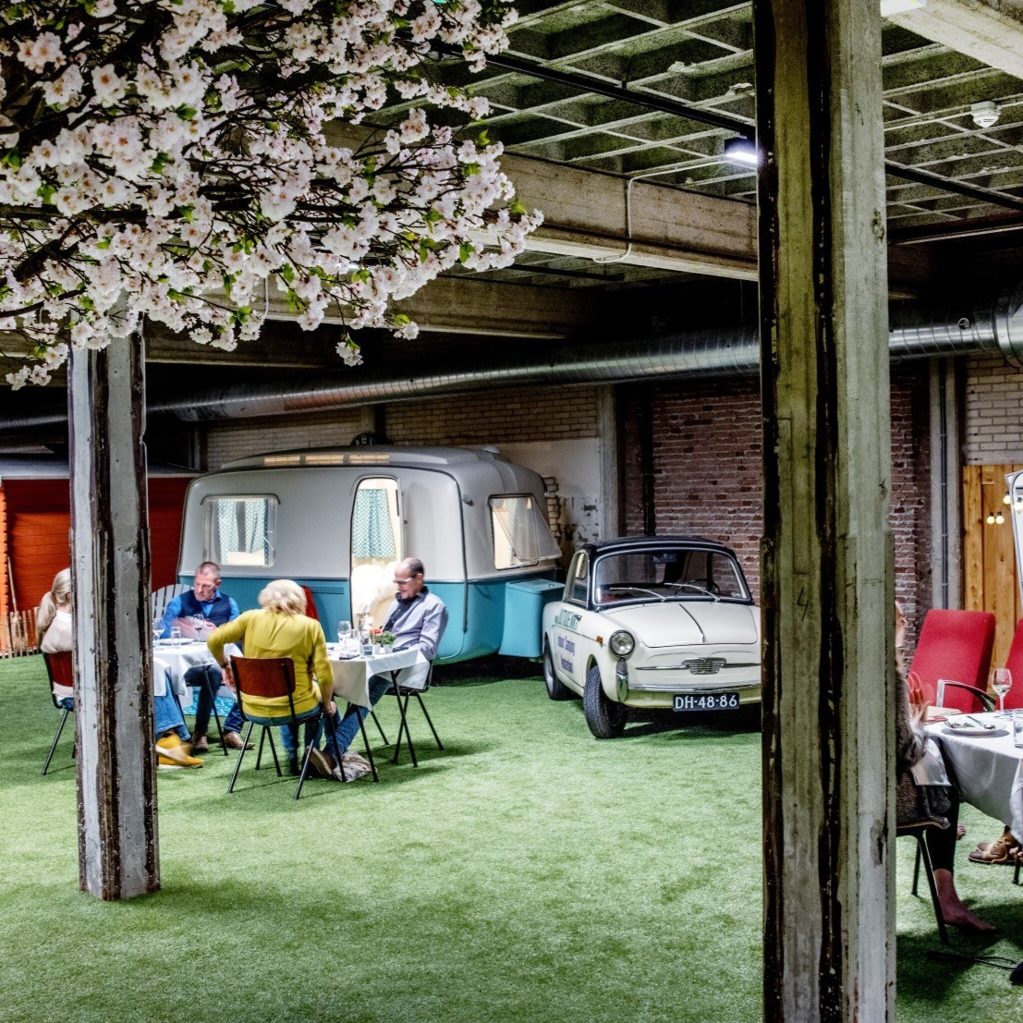 eigenaar indoorcamping gooit prijzen omlaag om gasten te trekken