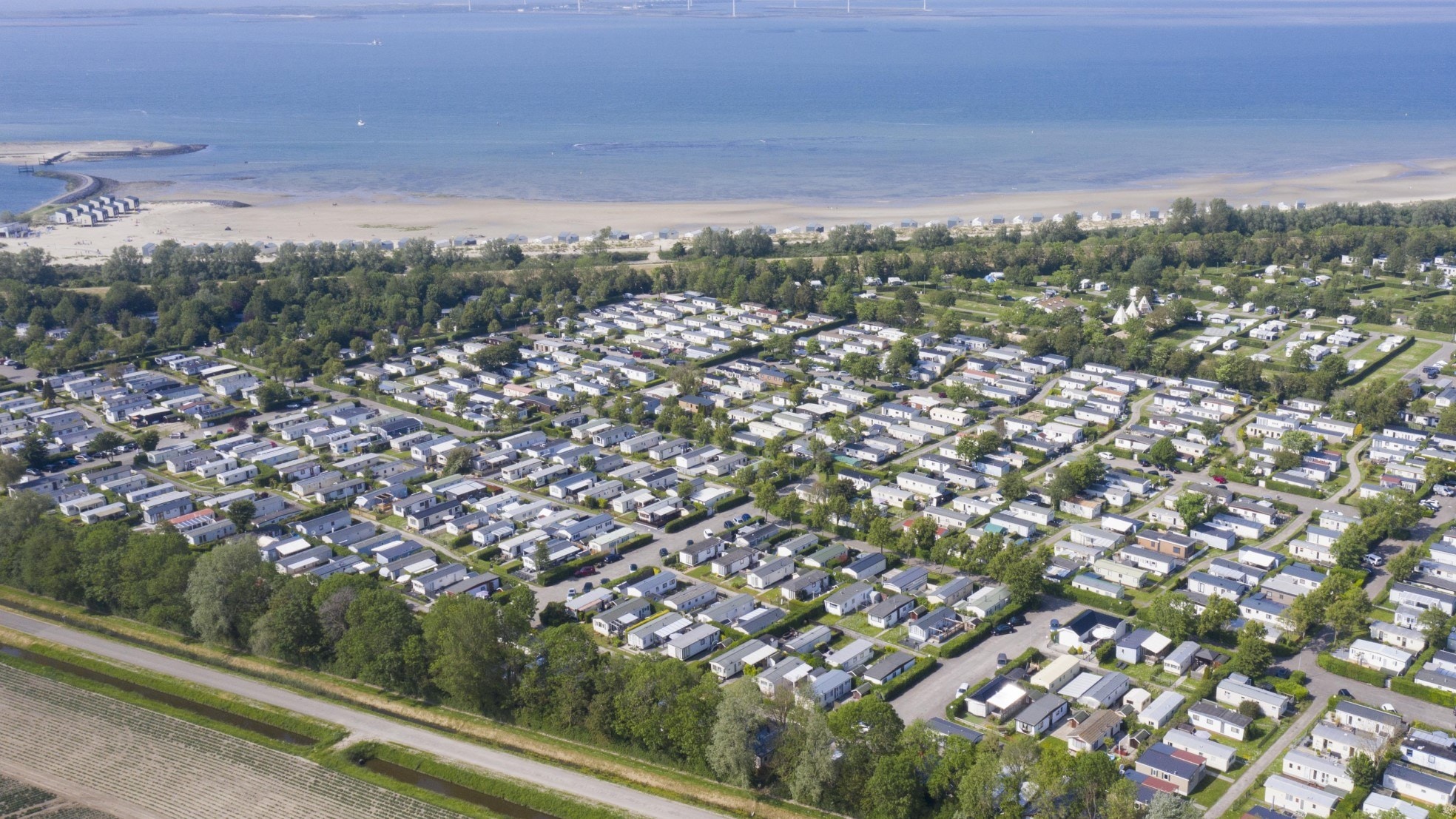 Een blik op een Roompot-vakantiepark in Kamperland.