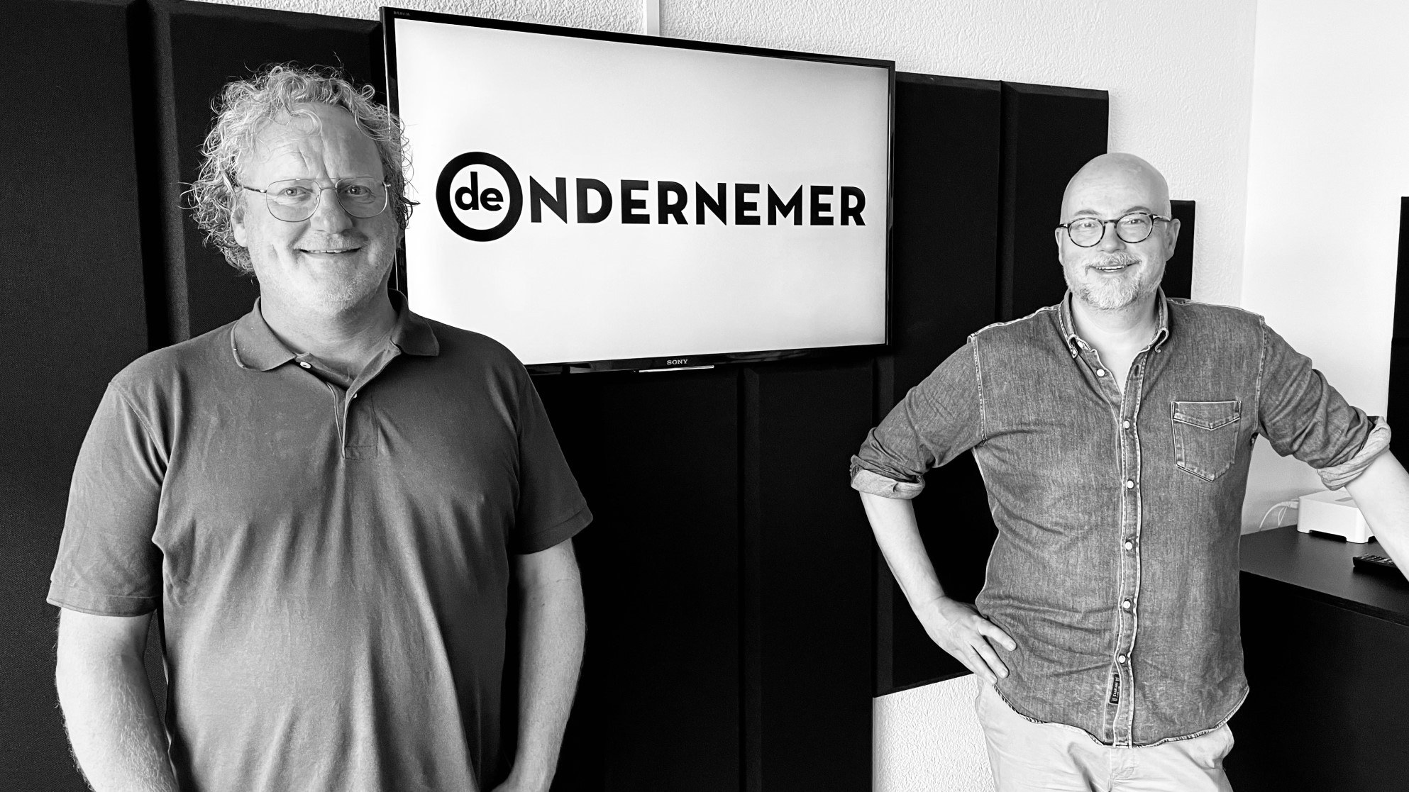 Henk Witteveen (links) met gastheer Floris Hülsmann in de studio.