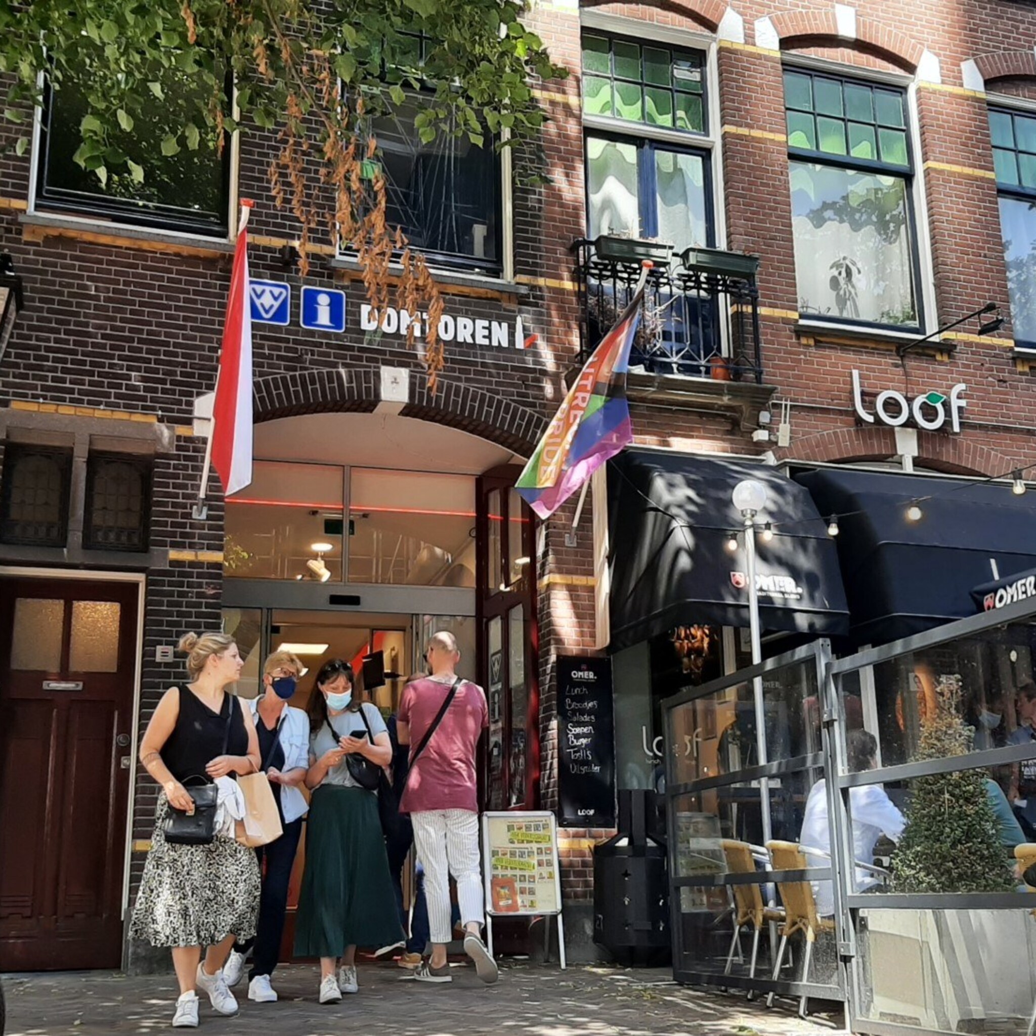 reis en toeristenbureaus hebben handen vol aan vragen vakantiegangers
