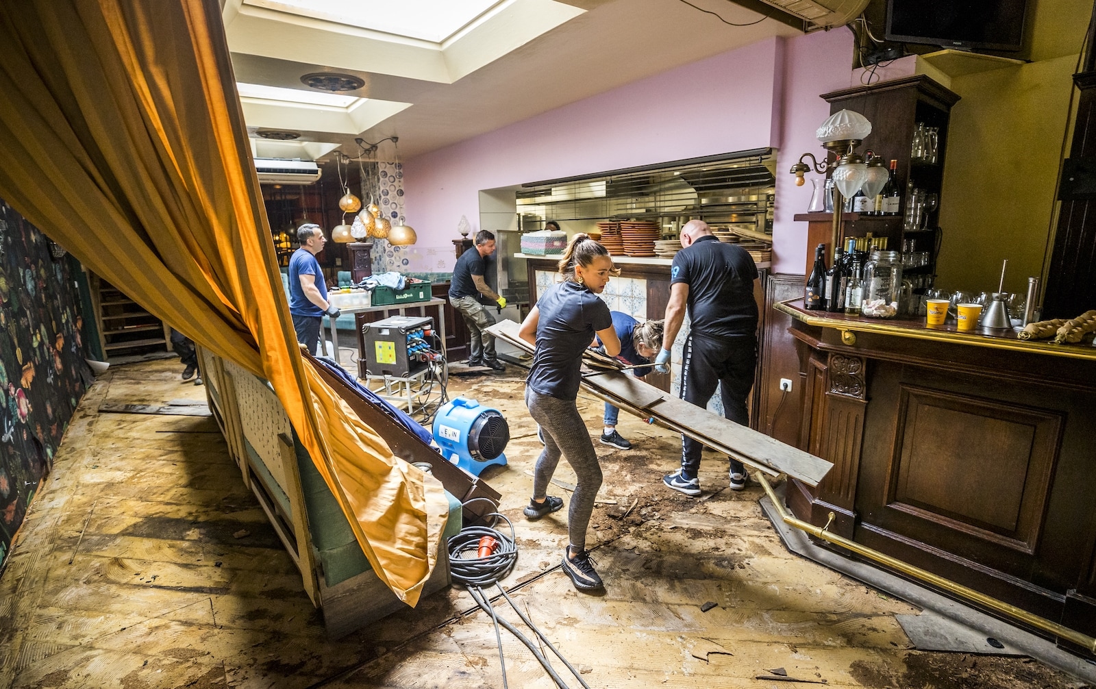 Puinruimen na de wateroverlast in Valkenburg aan de Geul. Foto: ANP