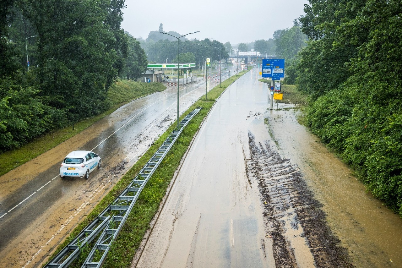 wateroverlast raakt ook ondernemend limburg keihard