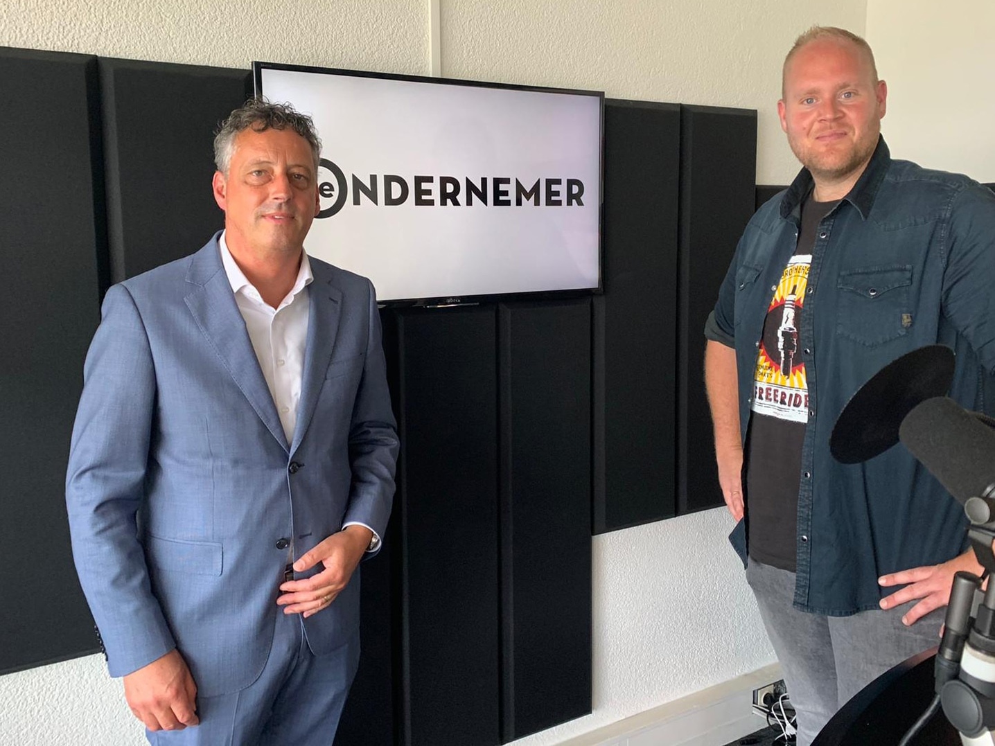 Ronald Kooyman (links) met host Roland Tameling in de studio.