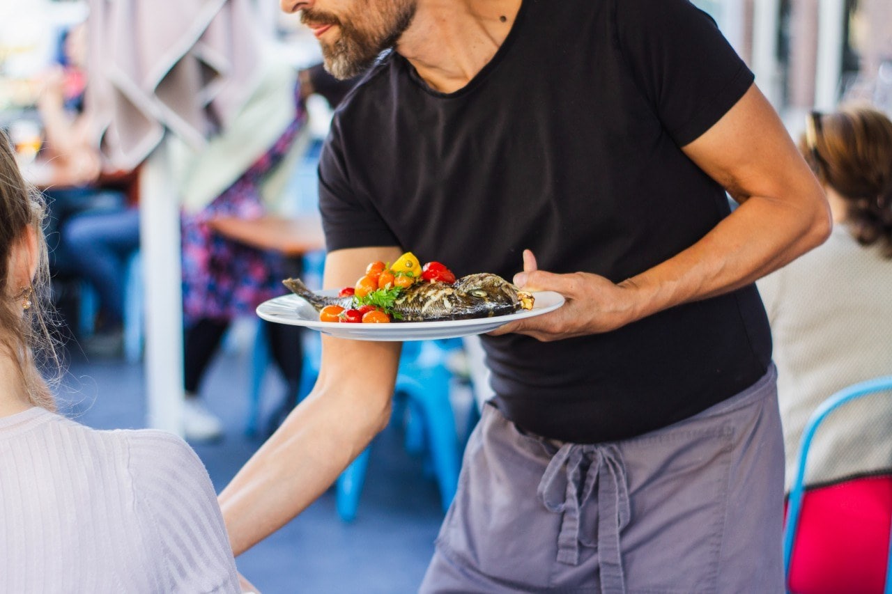 Horeca zet alles op alles om aan personeel te komen. Foto: Unsplash