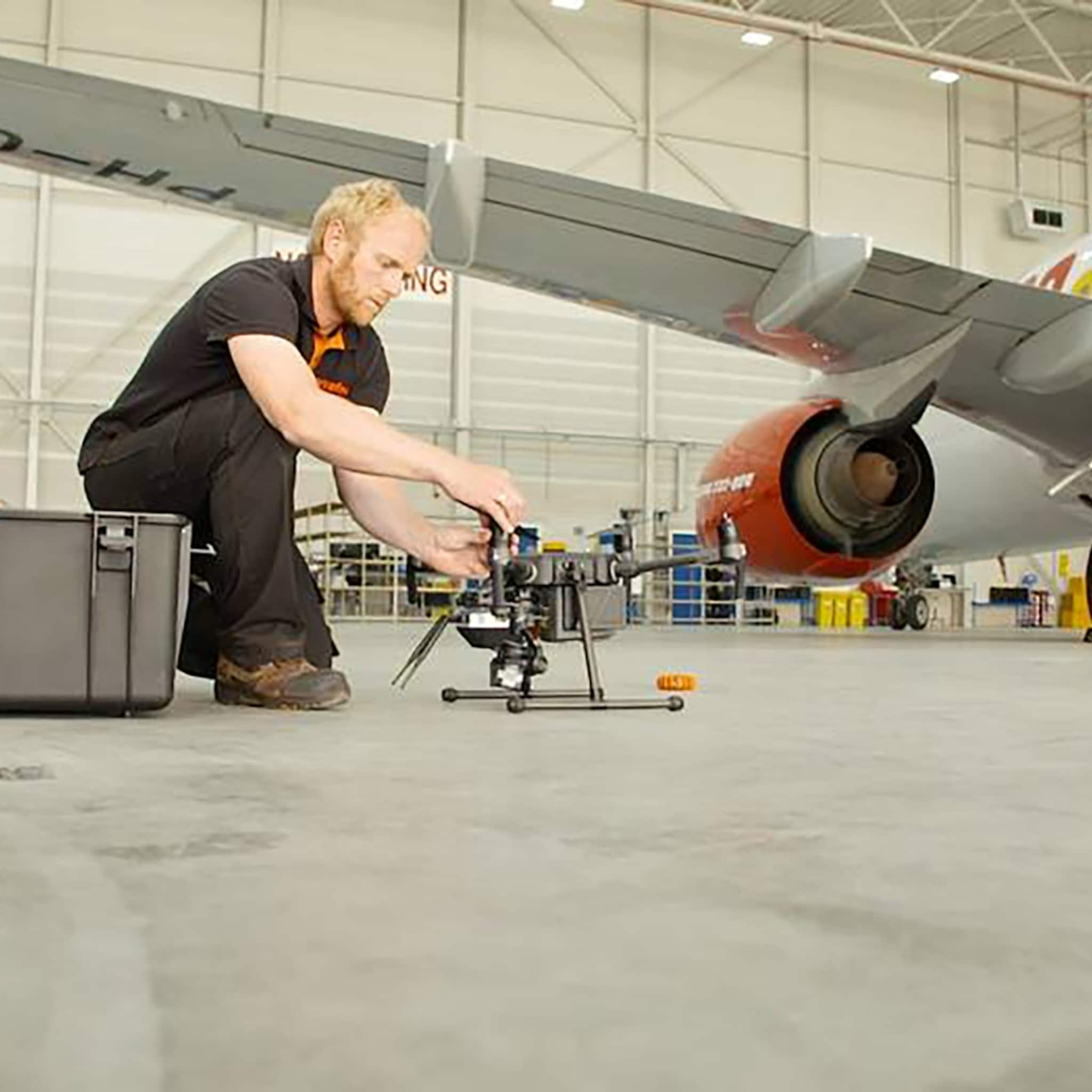 hoe bezuinigingen leiden tot innovatie beter onderhoud vliegtuigen door slimme drones