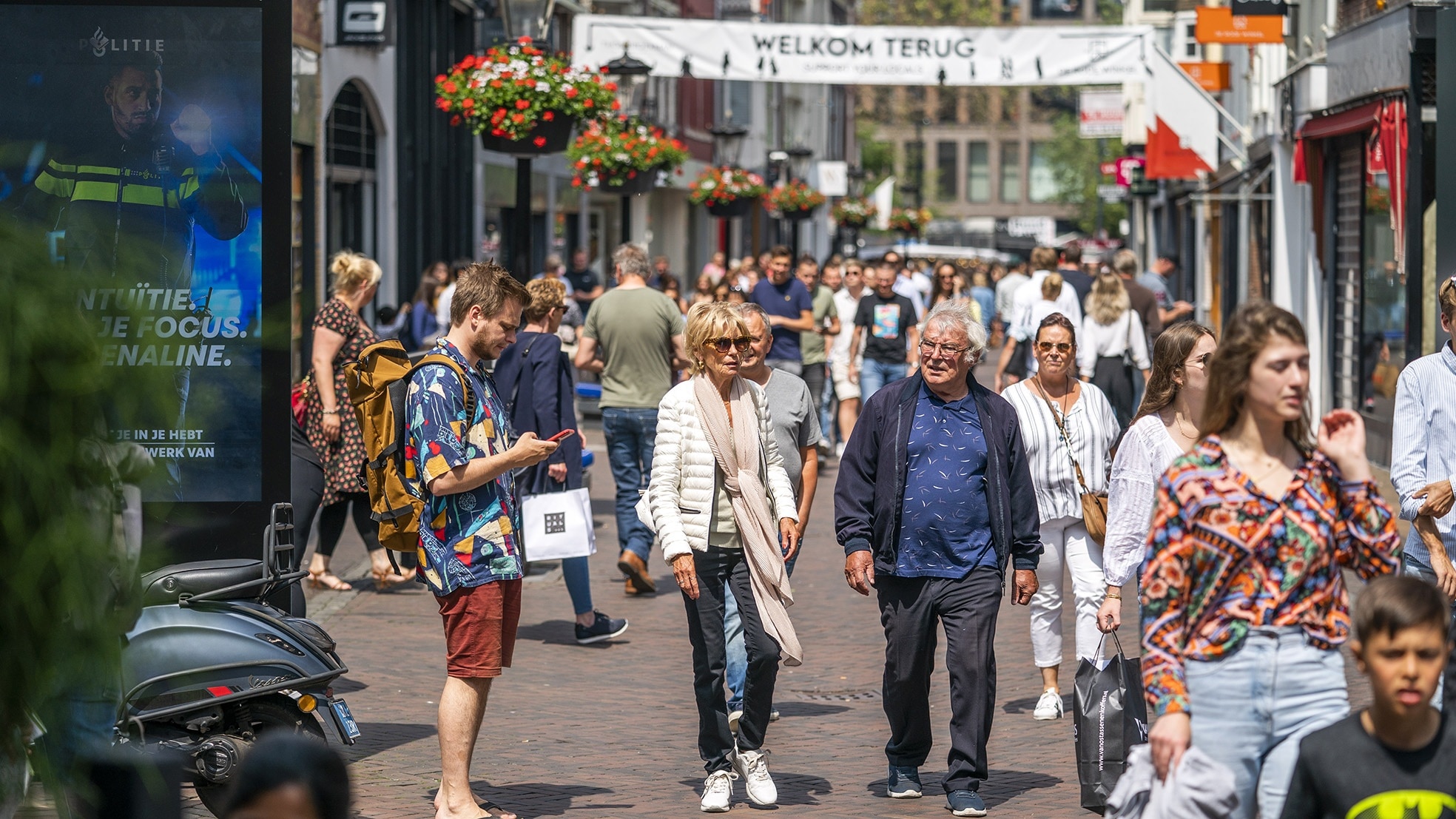 De winkels zijn weer open, mondkapjes af. Het is lang niet genoeg voor onze economie na de pandemie. Ondernemers en gemeenten slaan alarm over de verslechtering van ons vestigingsklimaat. Foto: ANP