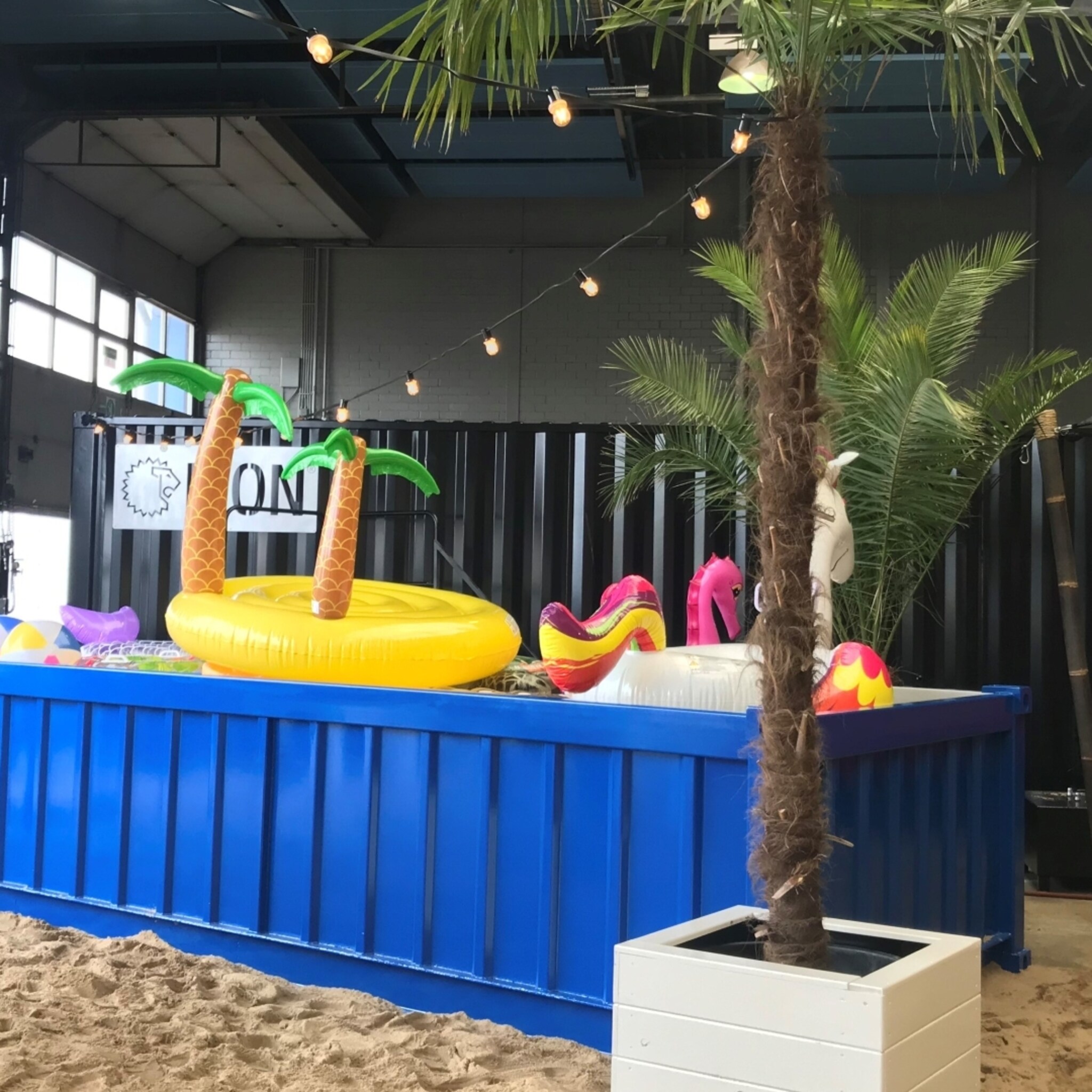 en opeens weet je het je maakt van containers zwembaden