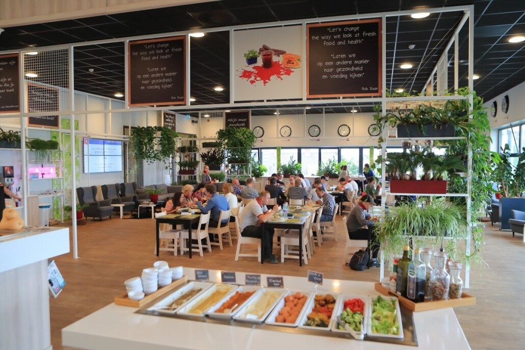 Het bedrijfsrestaurant van Koppert Cress, waar voor personeel dagelijks een gratis, gezonde lunch klaar staat.