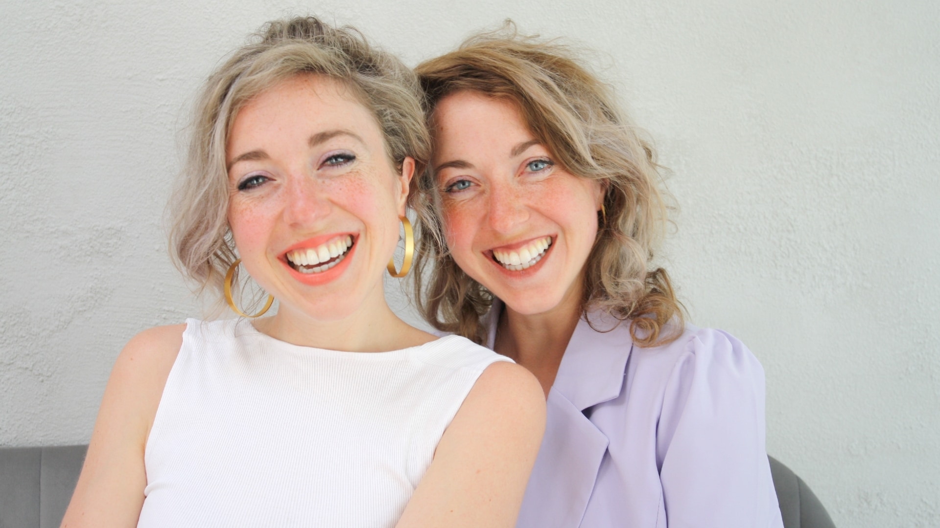 Oud-Dragons' Den-deelnemers Jasmijn (links) en Lyla Kok gaan internationaal met hun oppasplatform Nanny Nina. Foto: Maybel Matser