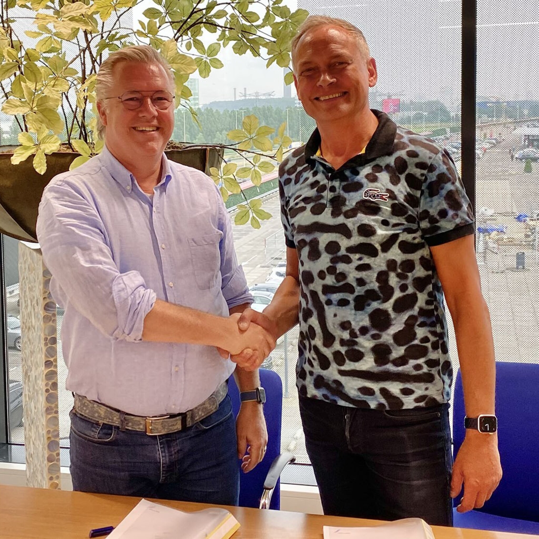 amac neemt retailactiviteiten apple reseller xando over