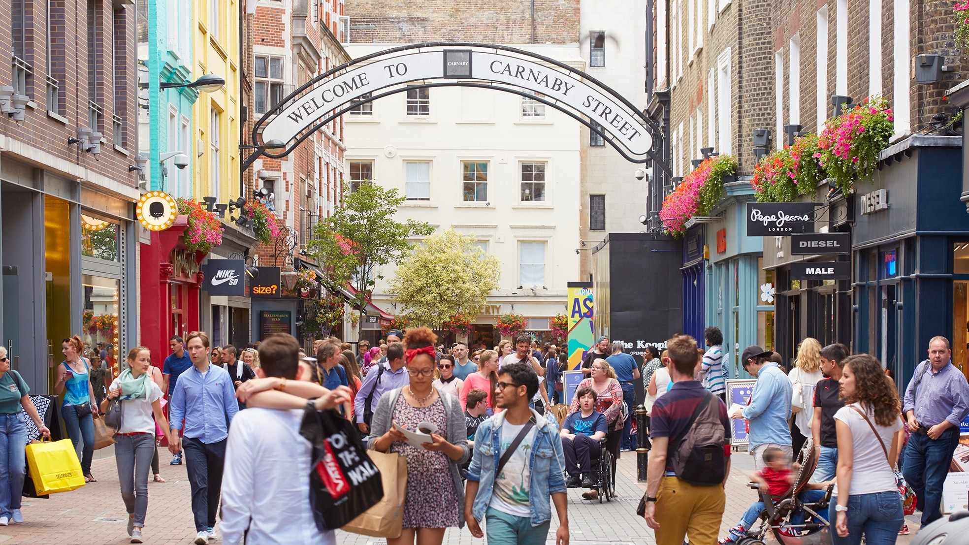 De Carnaby Street in Londen, een van de drukste winkelstraten in de Britse hoofdstad. Foto: Shutterstock
