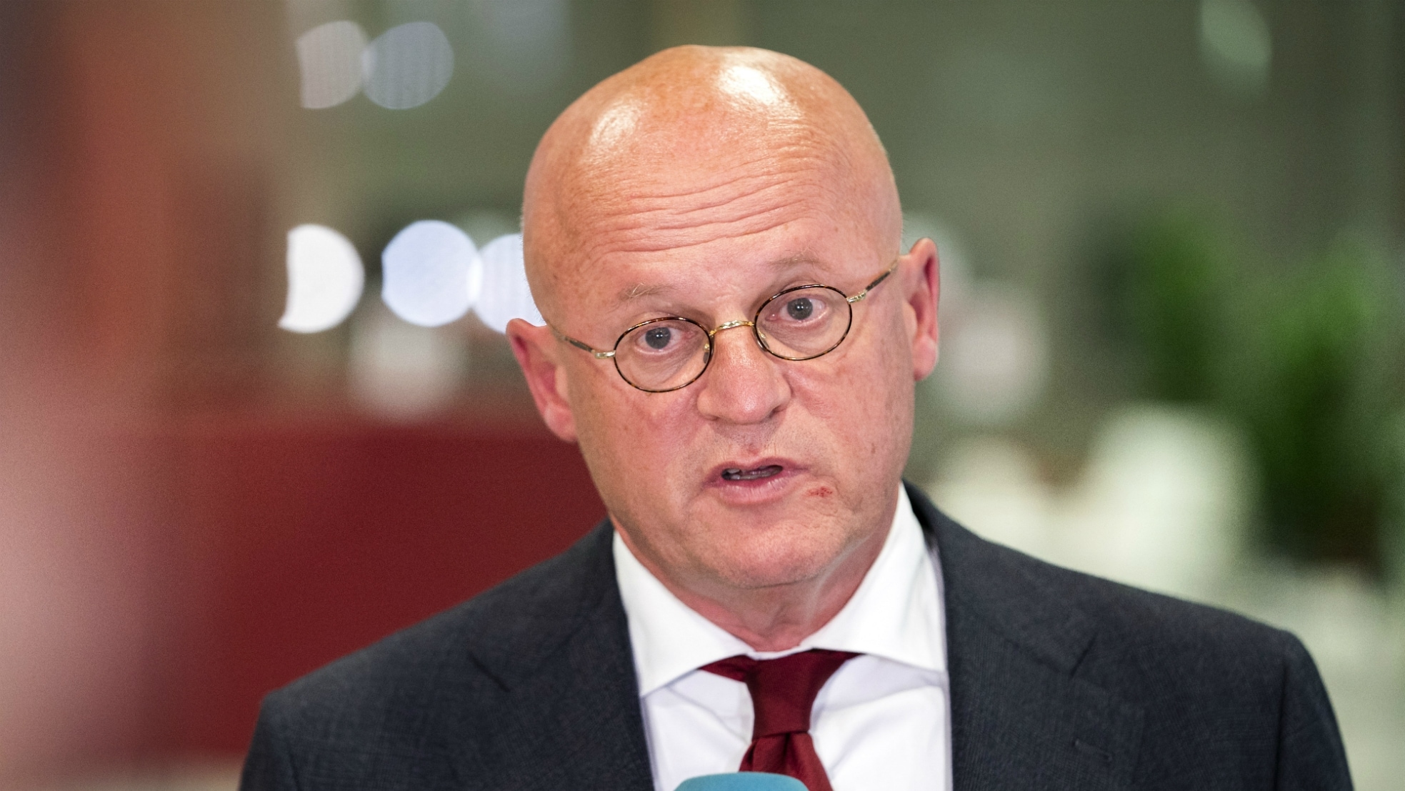 Ferd Grapperhaus is coulant voor horeca die vrijdagavond al langer open willen blijven. Foto: ANP