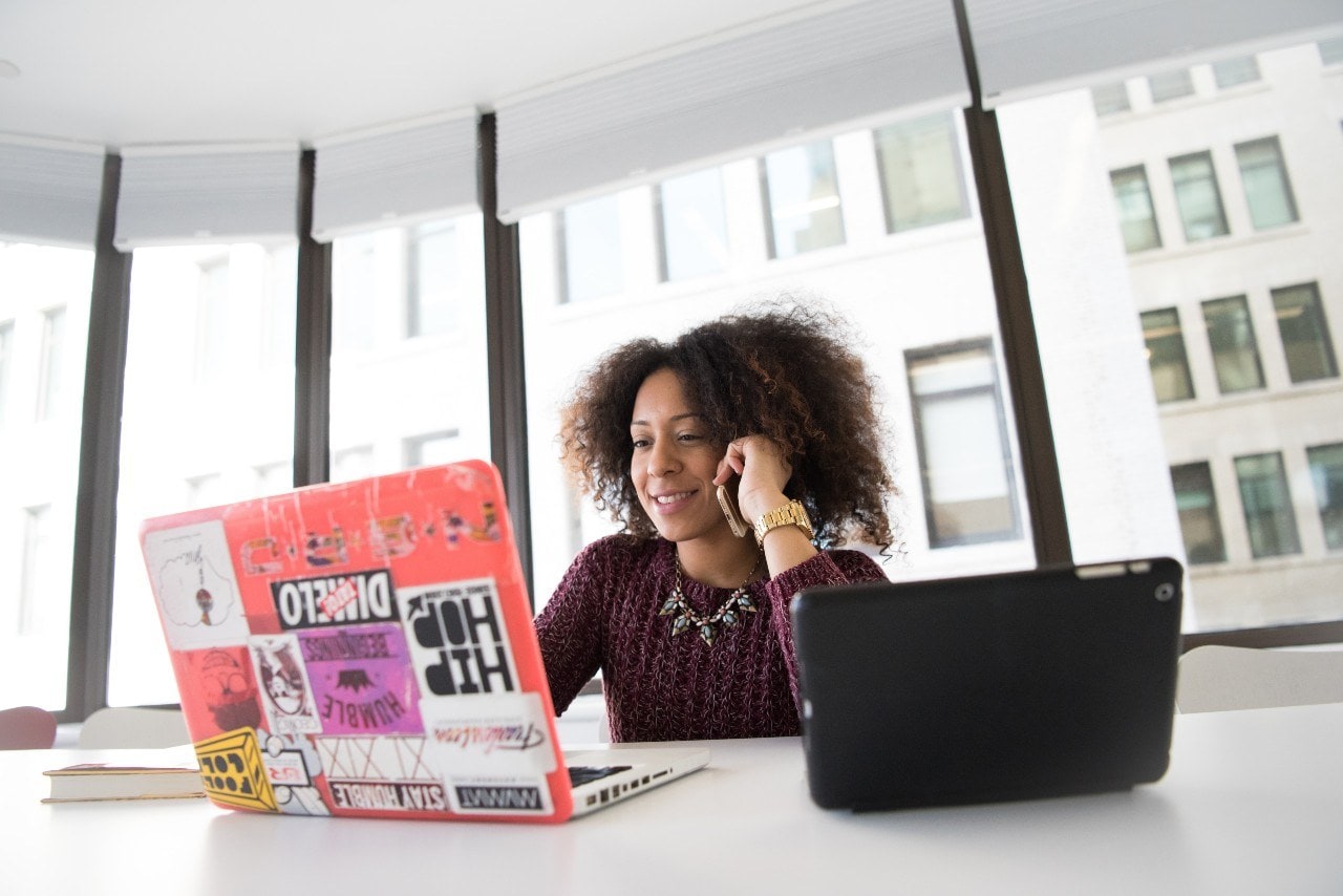 Ondernemen naast een fulltime baan: gebruik de tijd die je wél hebt effectief. Foto: Unsplash